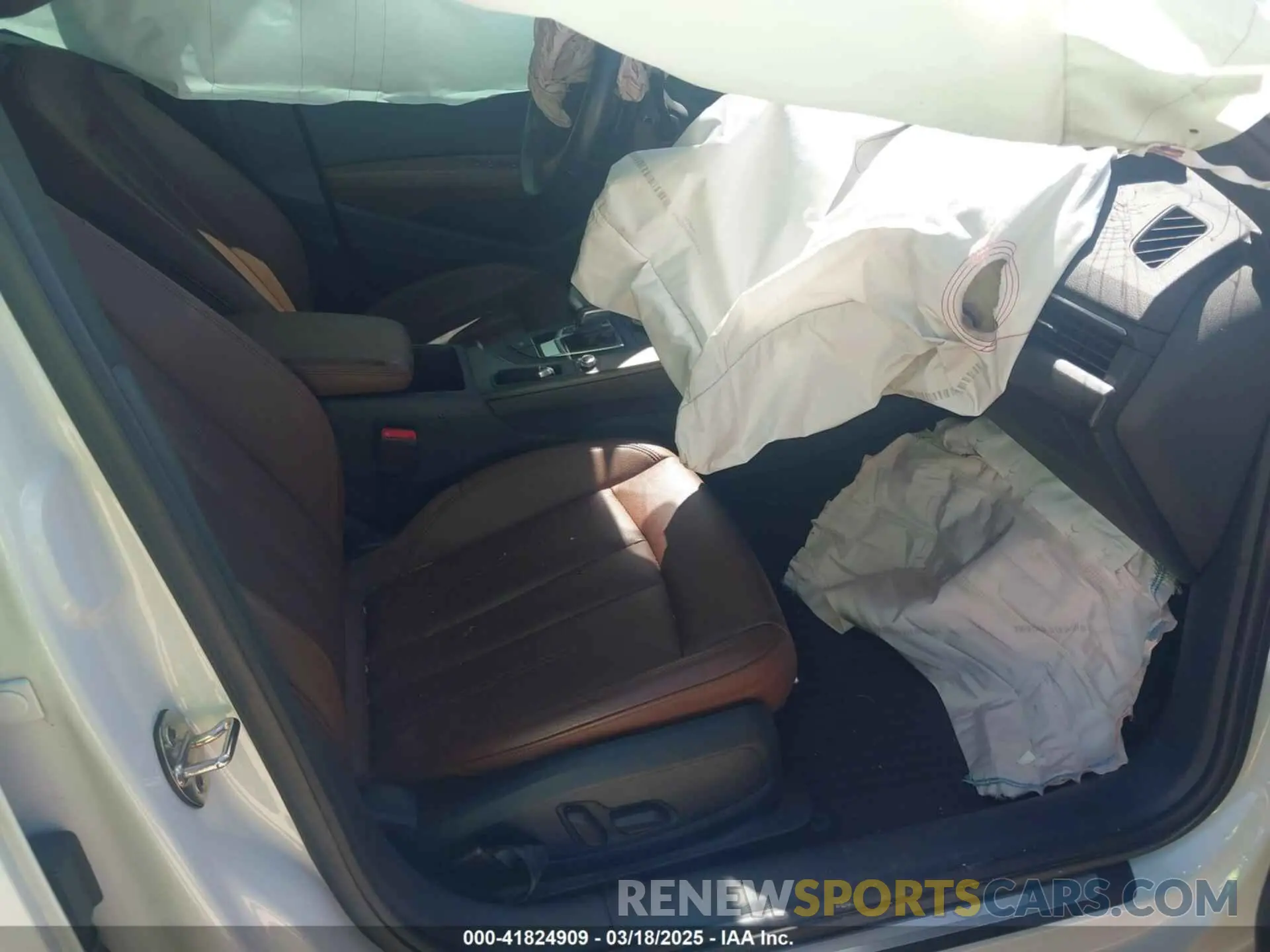 5 Photograph of a damaged car WAUGMAF43KN011015 AUDI A4 2019