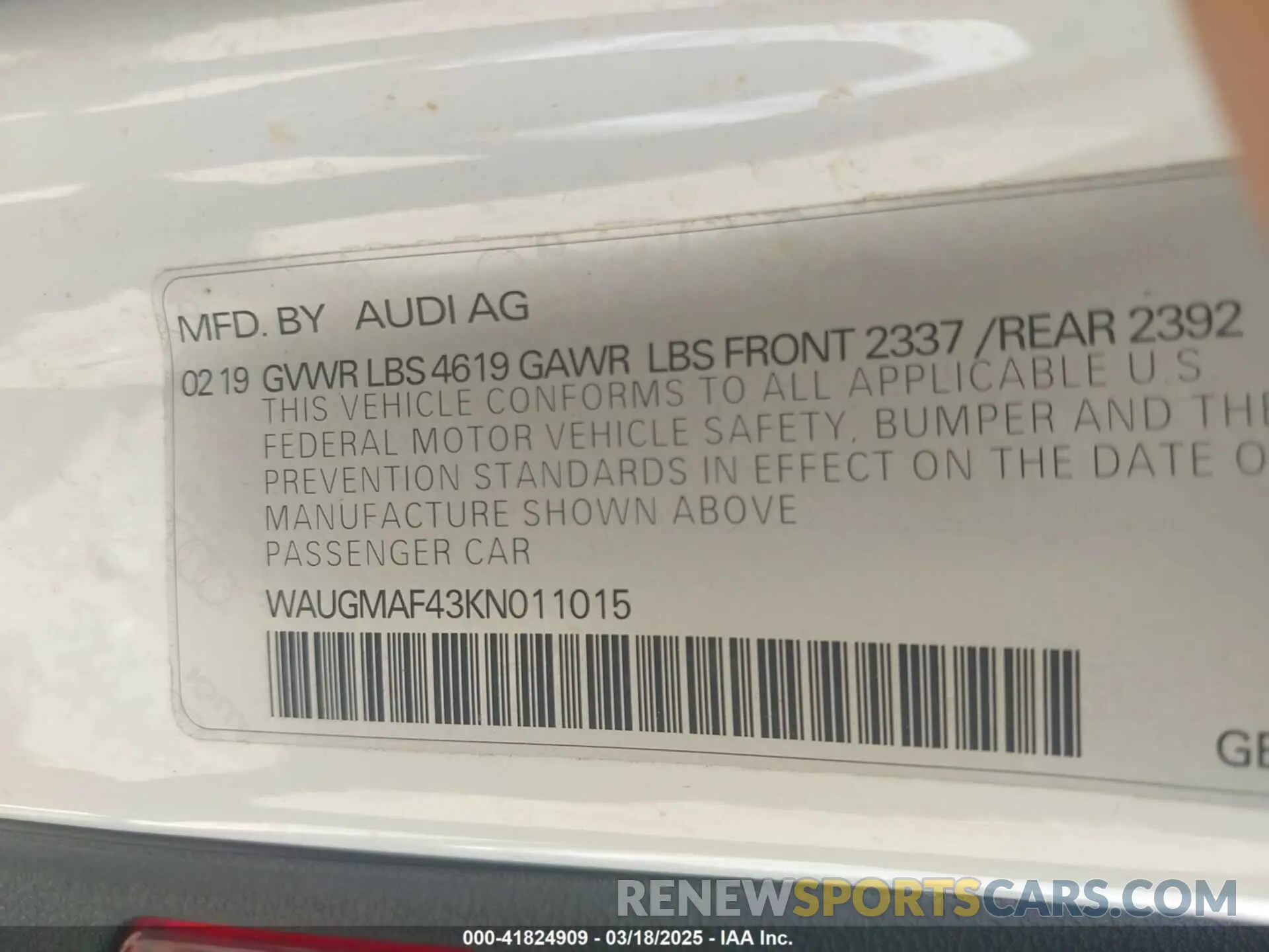 9 Photograph of a damaged car WAUGMAF43KN011015 AUDI A4 2019