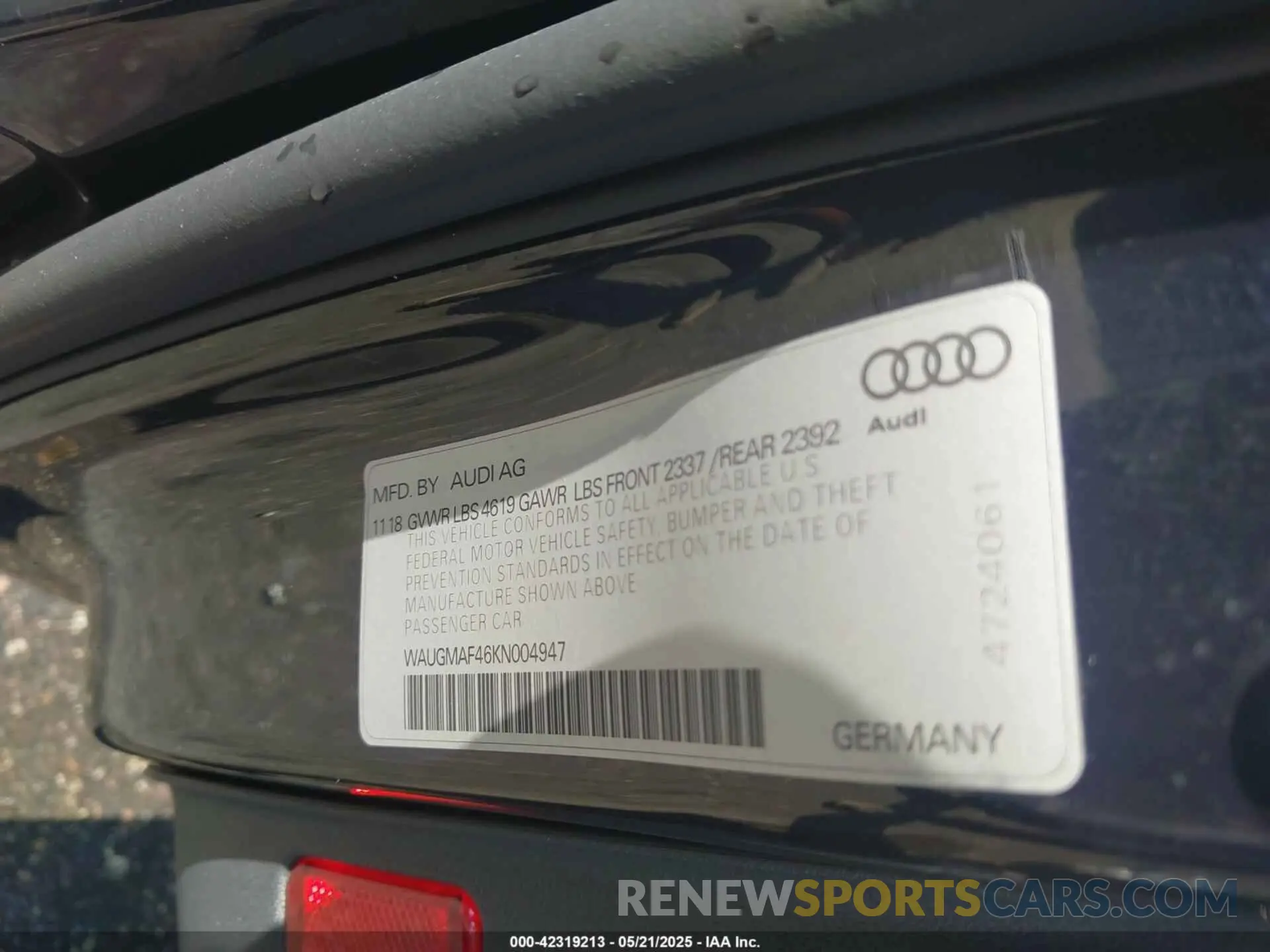 9 Photograph of a damaged car WAUGMAF46KN004947 AUDI A4 2019