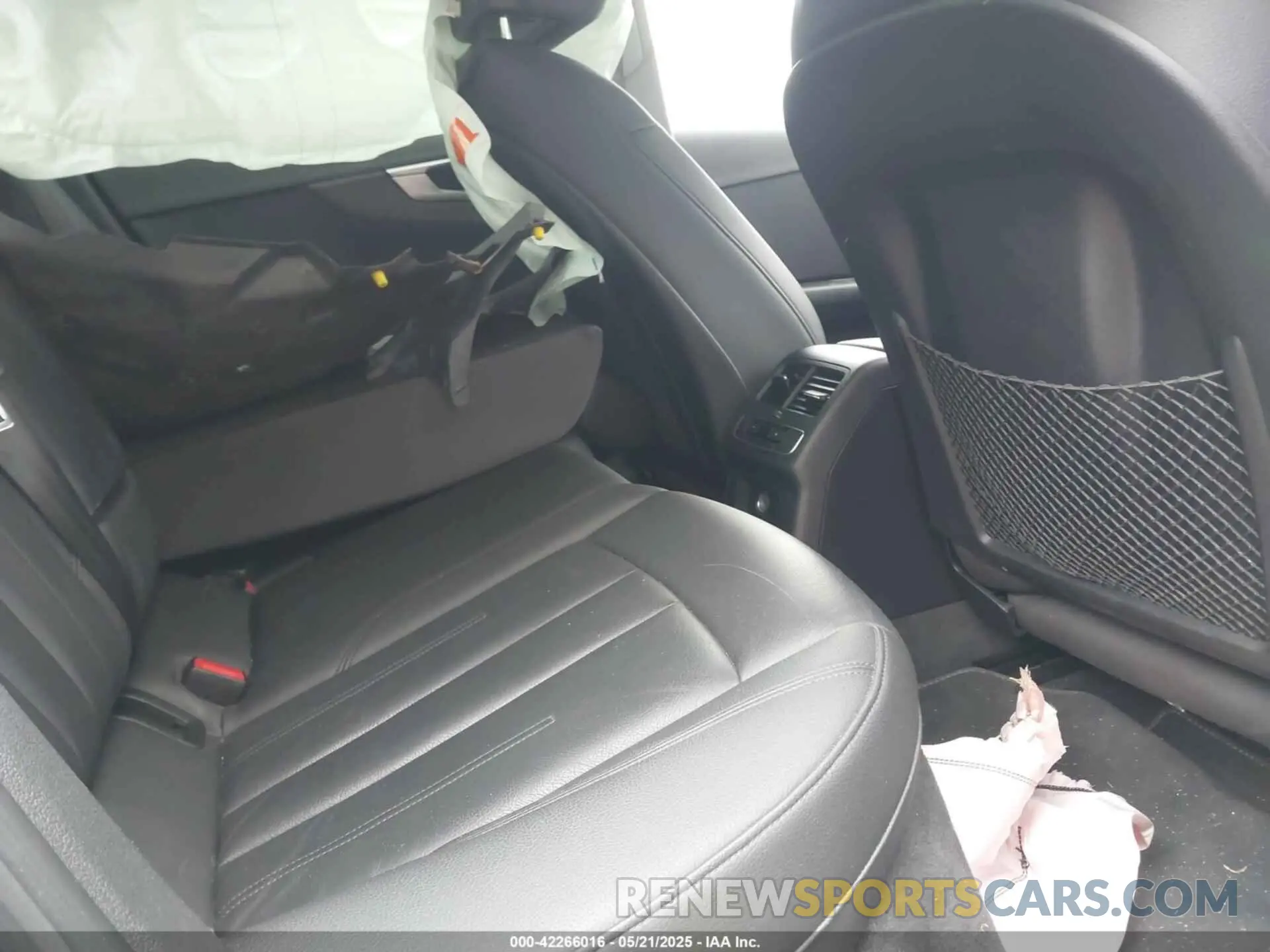 8 Photograph of a damaged car WAUGMAF48KA109318 AUDI A4 2019