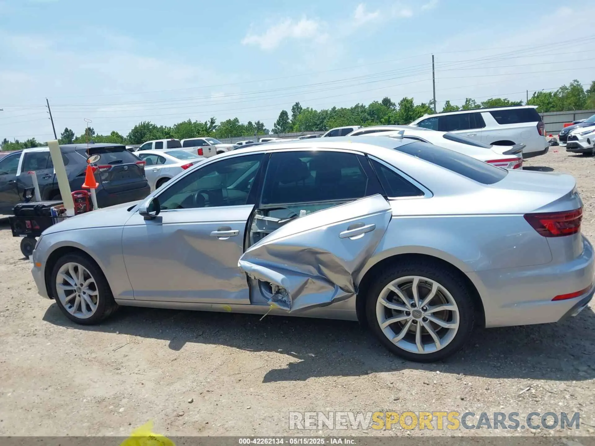 14 Photograph of a damaged car WAUGMAF48KN004870 AUDI A4 2019
