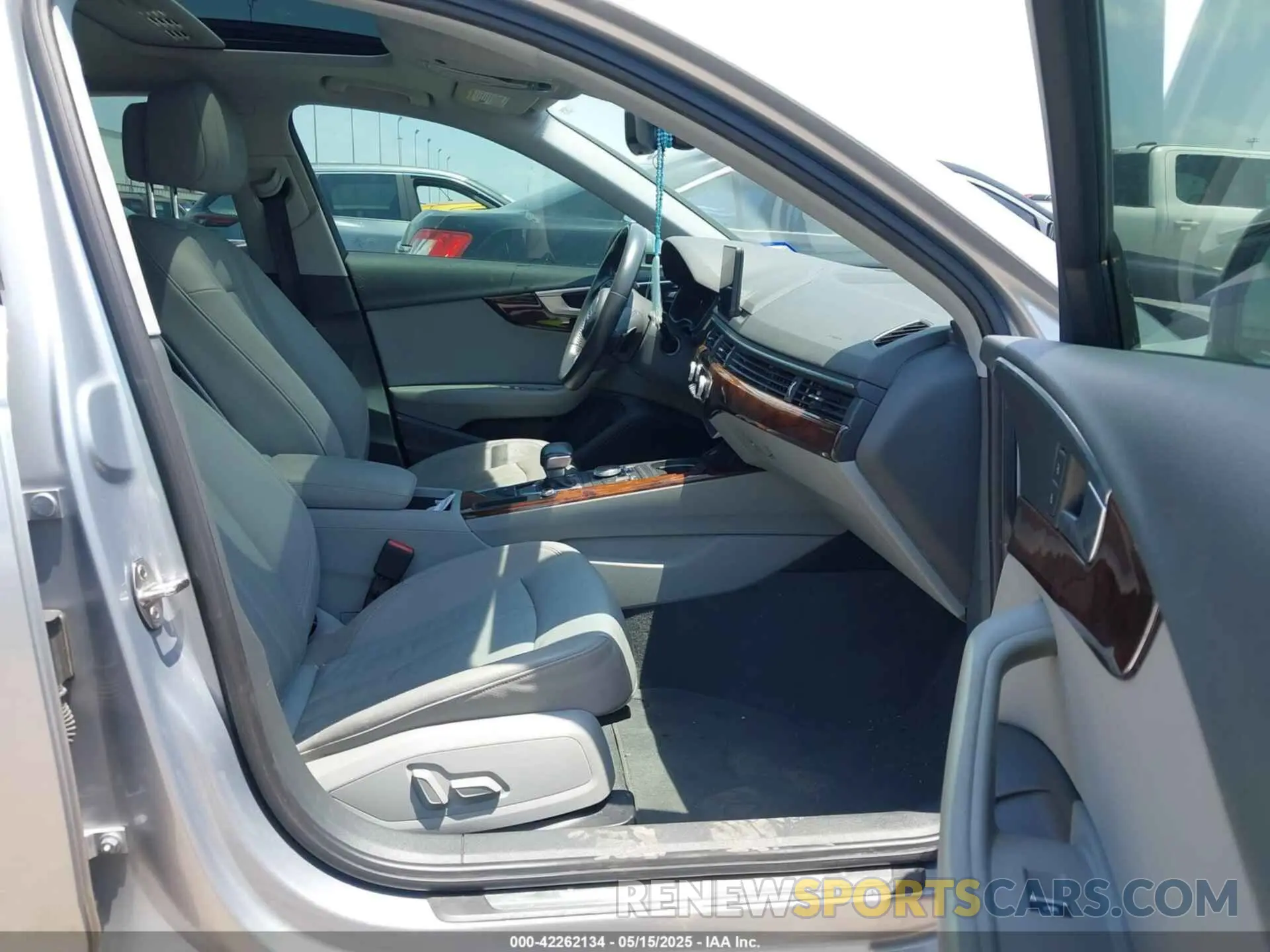 5 Photograph of a damaged car WAUGMAF48KN004870 AUDI A4 2019
