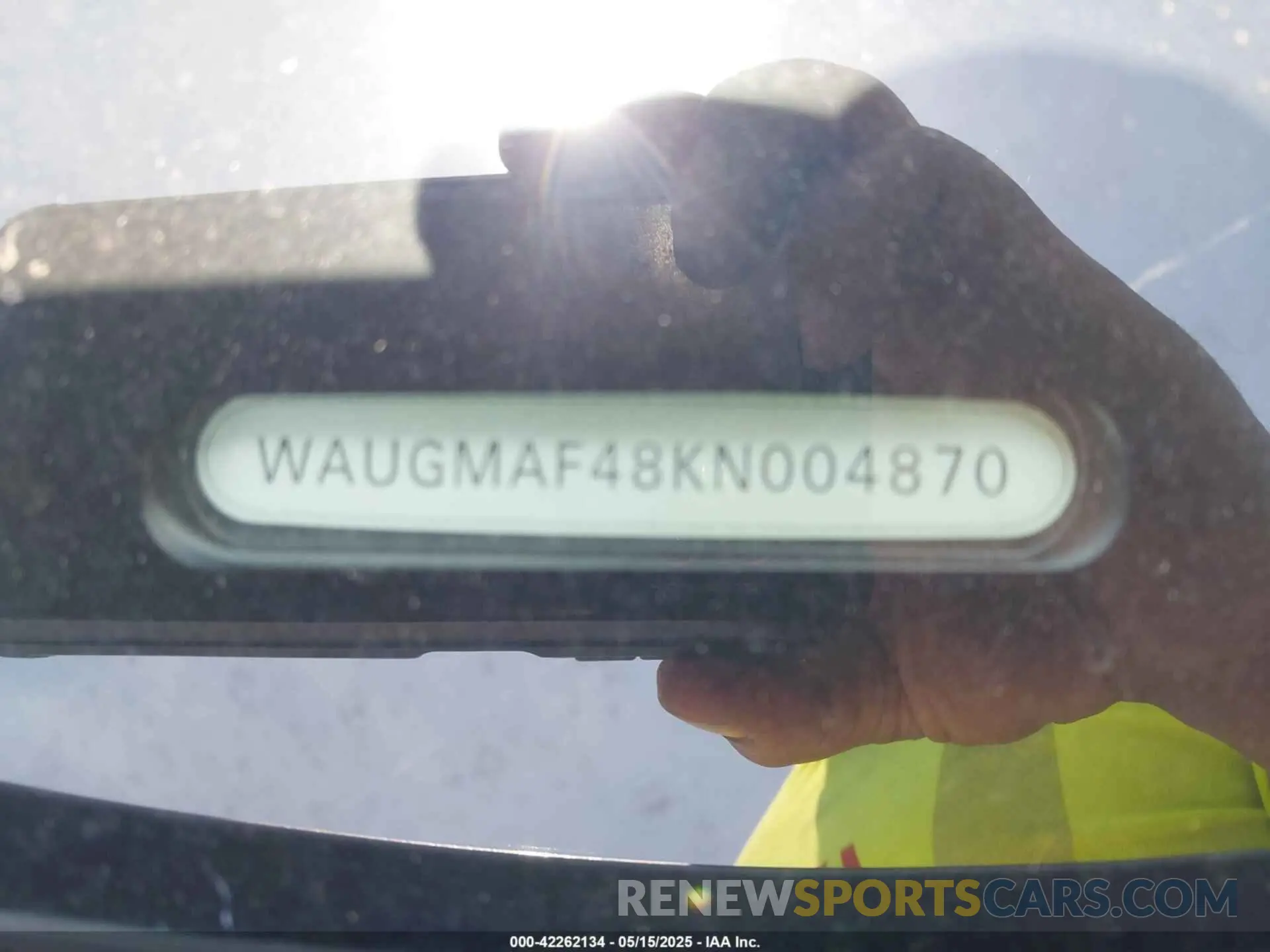 9 Photograph of a damaged car WAUGMAF48KN004870 AUDI A4 2019