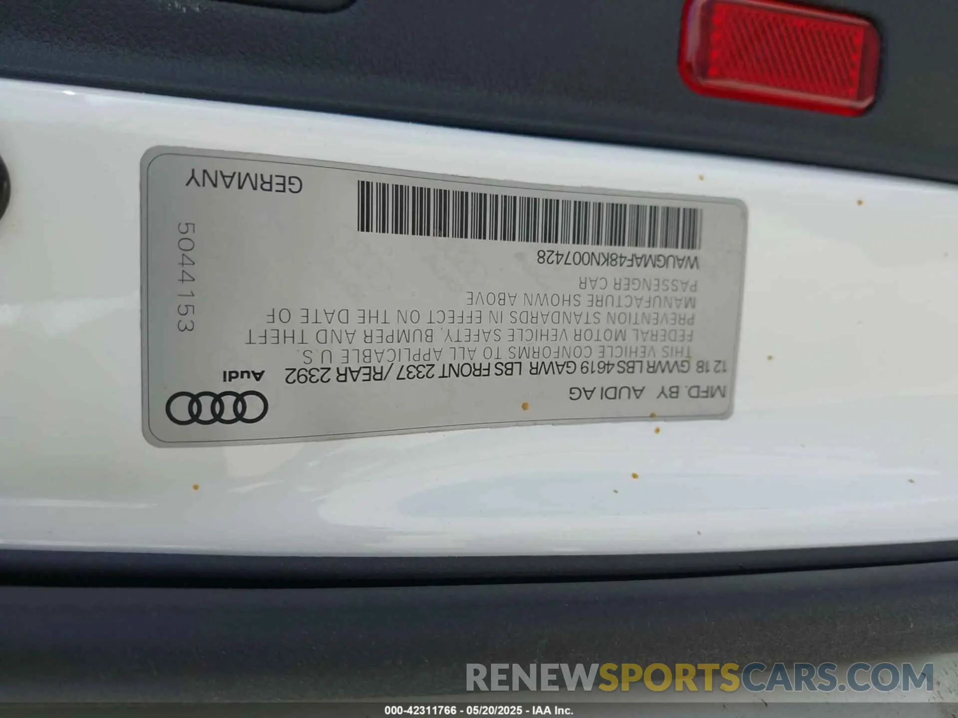 9 Photograph of a damaged car WAUGMAF48KN007428 AUDI A4 2019