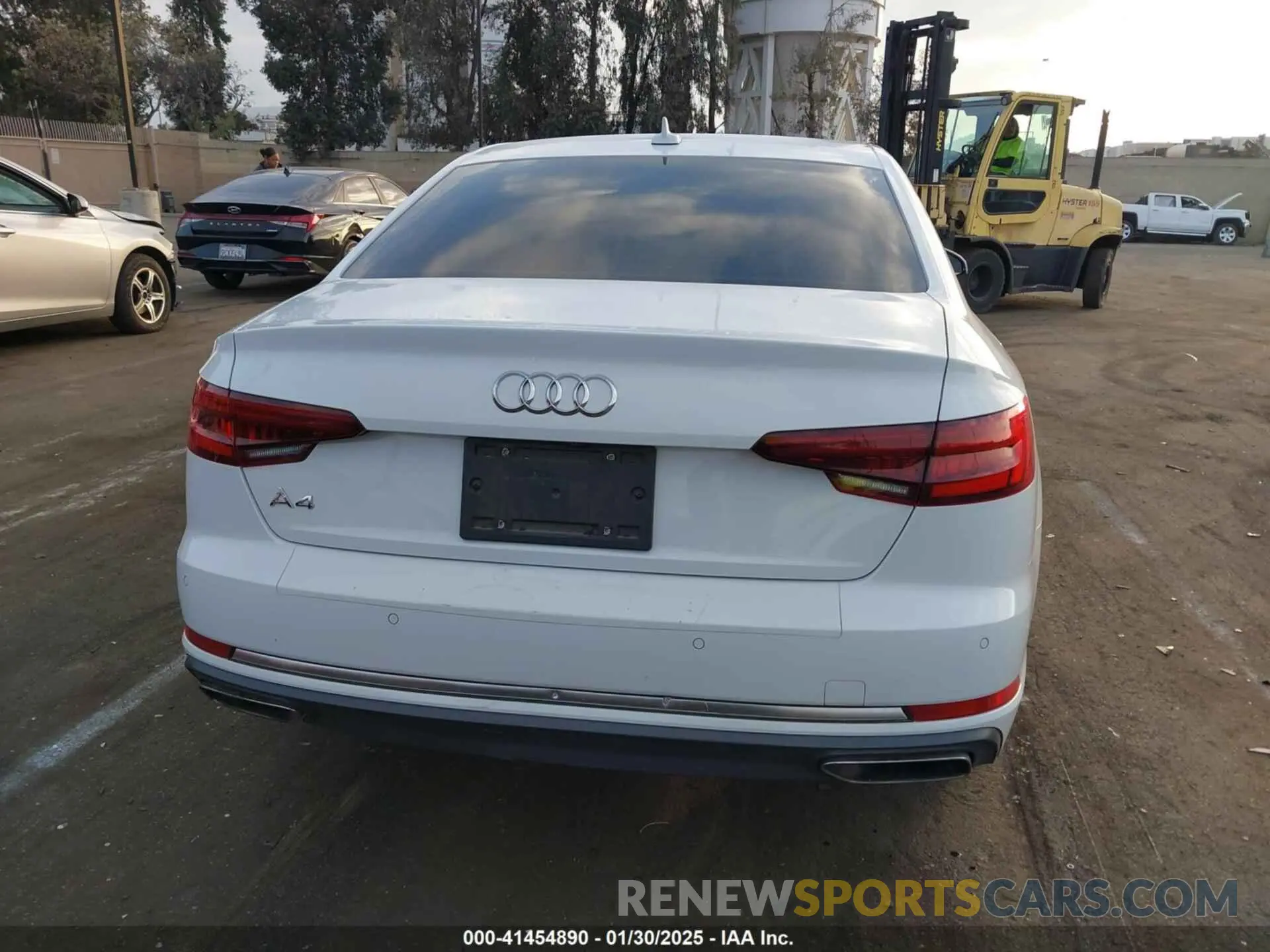 16 Photograph of a damaged car WAUHMAF40KA079588 AUDI A4 2019