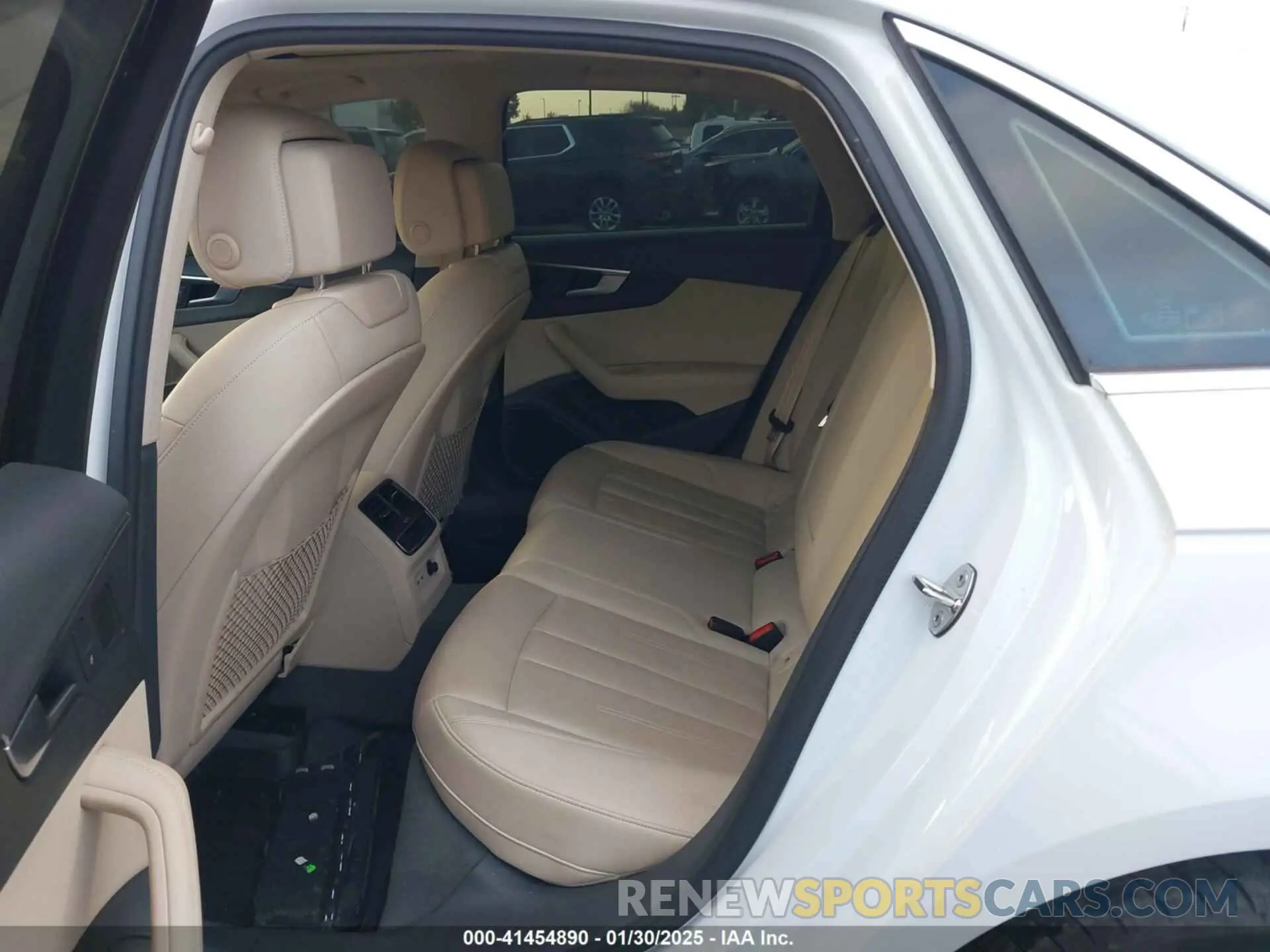 8 Photograph of a damaged car WAUHMAF40KA079588 AUDI A4 2019