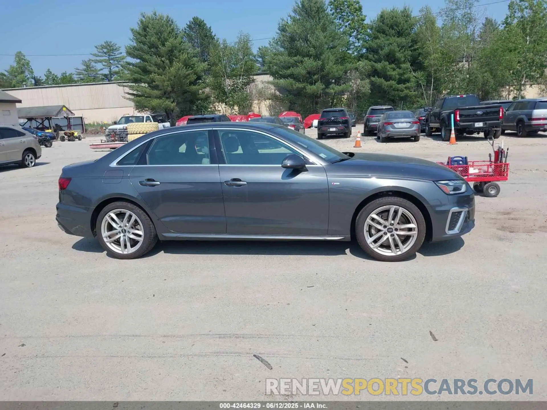 13 Photograph of a damaged car WAUENAF42LN009116 AUDI A4 2020