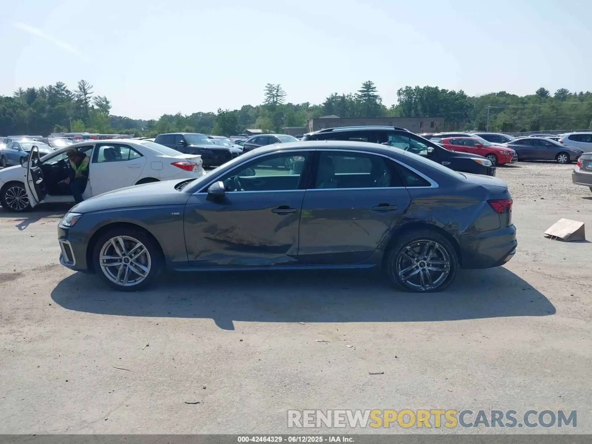 14 Photograph of a damaged car WAUENAF42LN009116 AUDI A4 2020