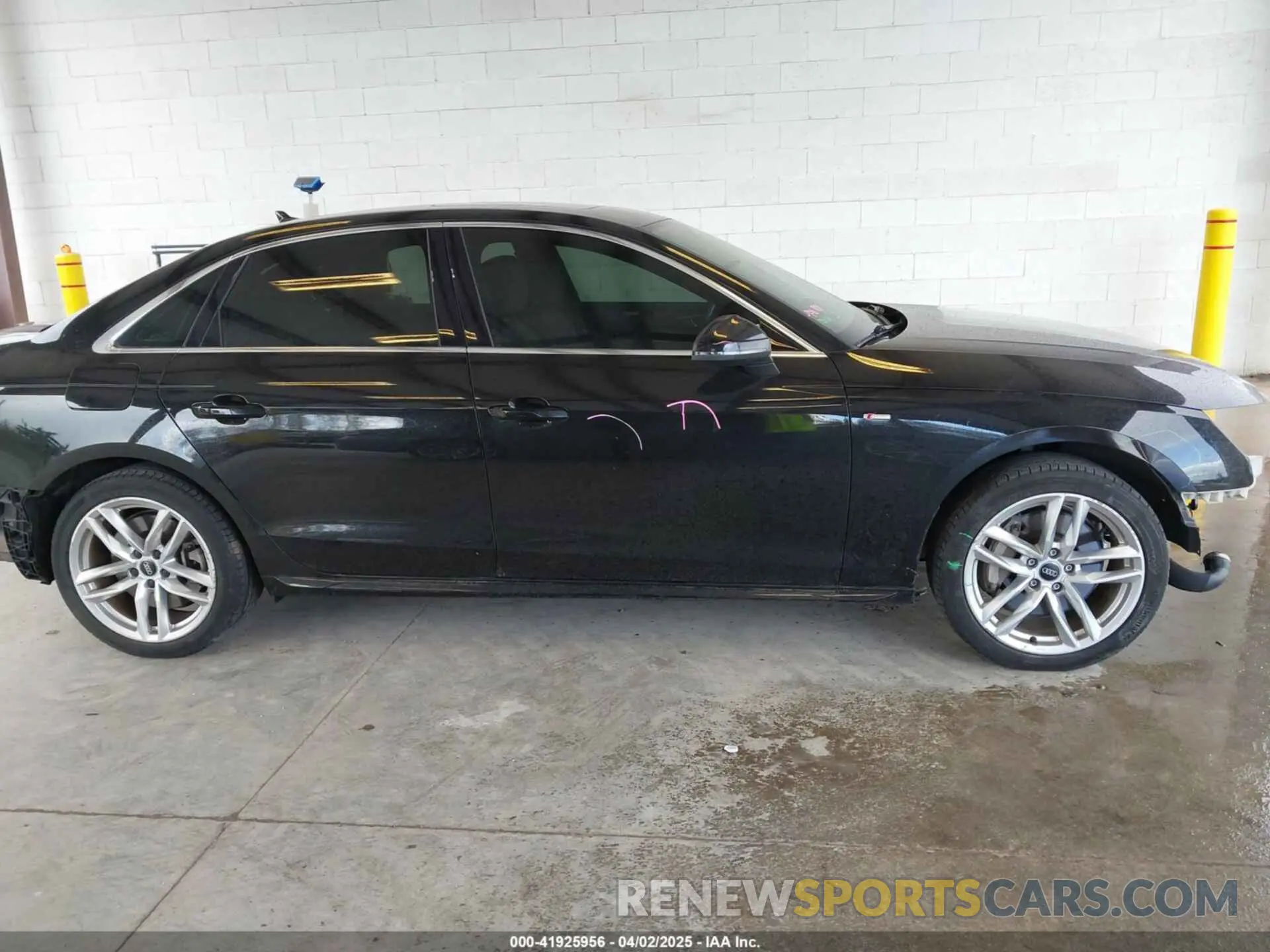 14 Photograph of a damaged car WAUENAF44LN010185 AUDI A4 2020