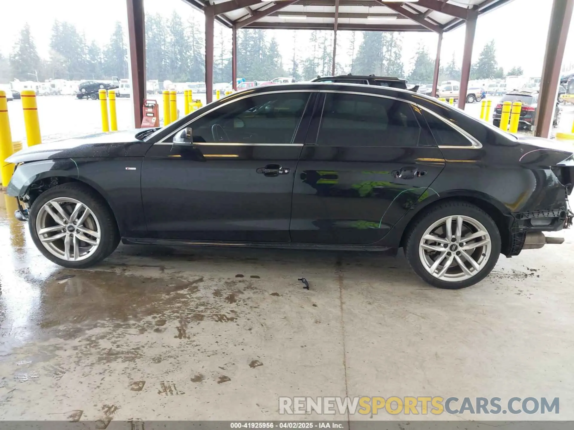 15 Photograph of a damaged car WAUENAF44LN010185 AUDI A4 2020