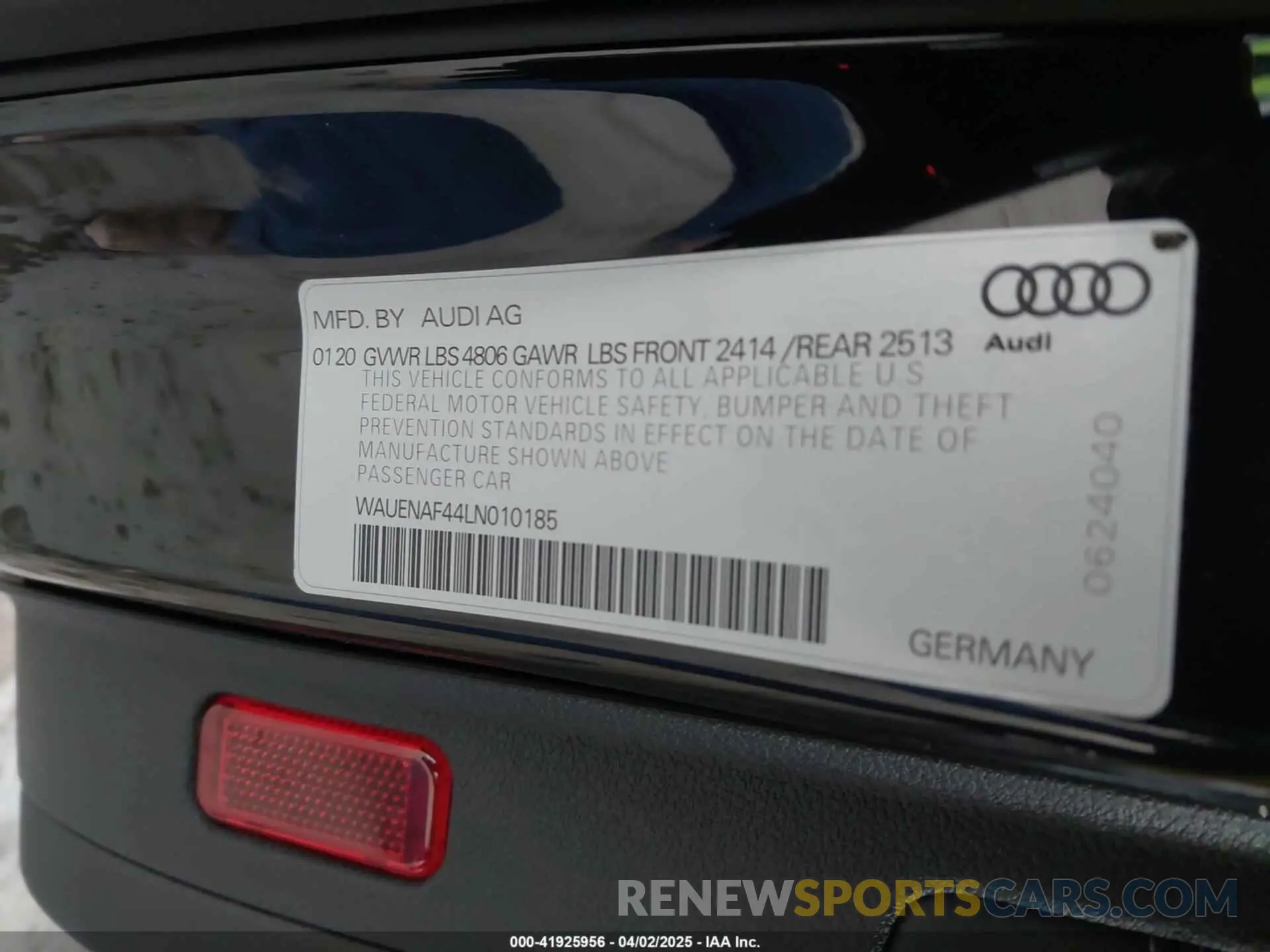 9 Photograph of a damaged car WAUENAF44LN010185 AUDI A4 2020