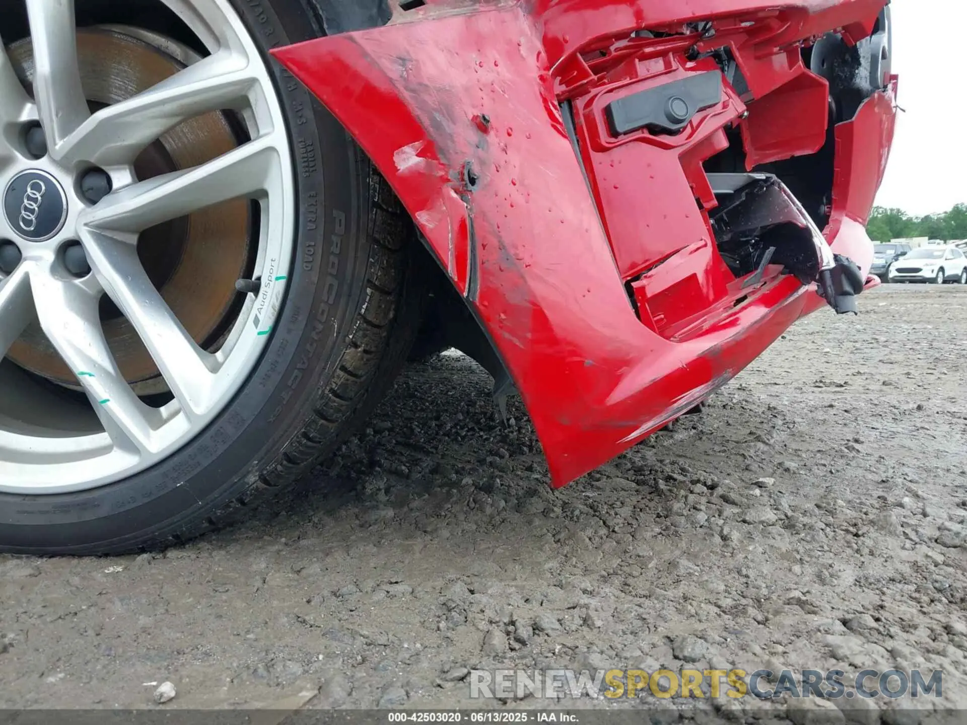 17 Photograph of a damaged car WAUDAAF4XMA013043 AUDI A4 2021