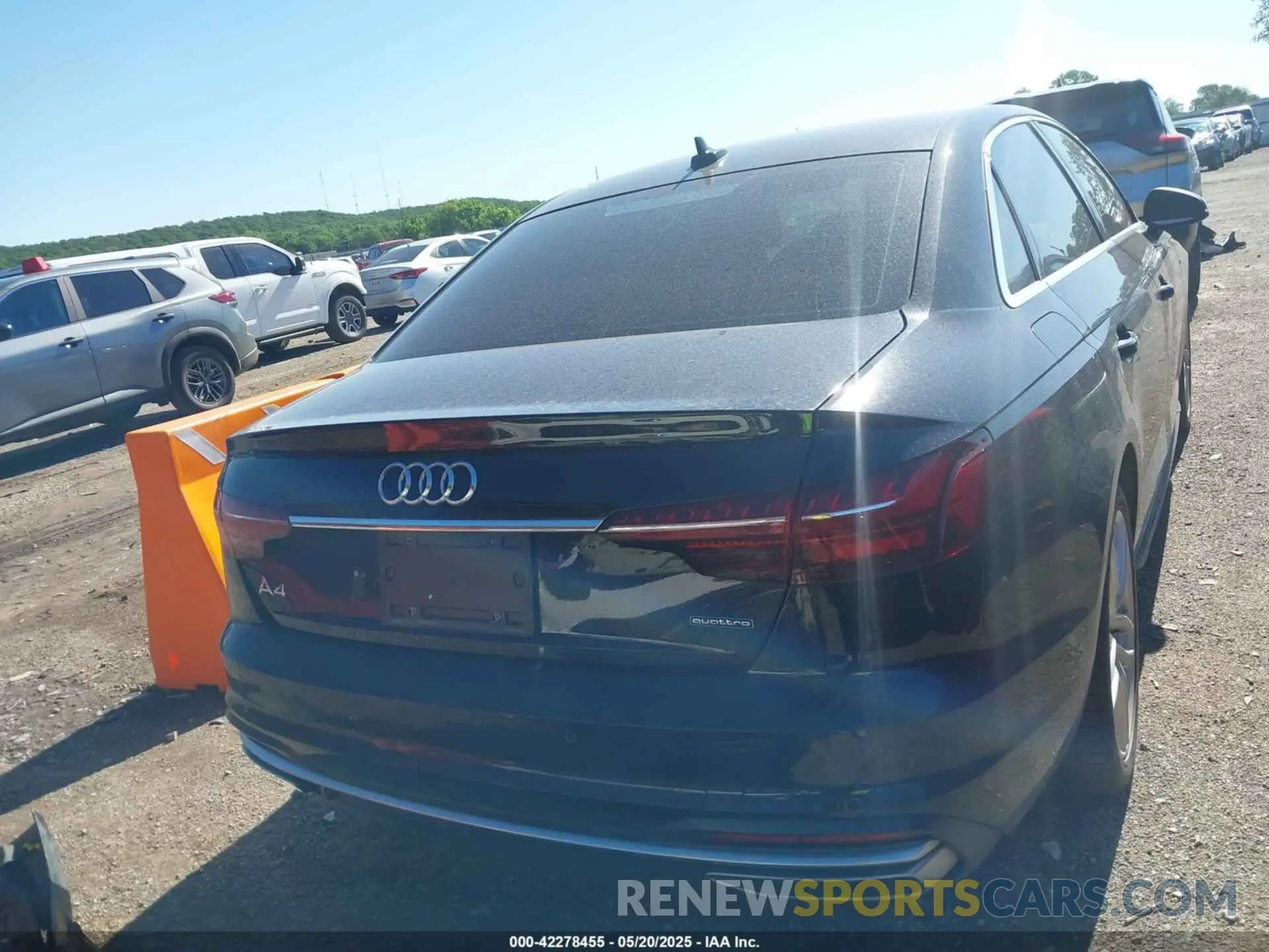 17 Photograph of a damaged car WAUEAAF40MA075183 AUDI A4 2021