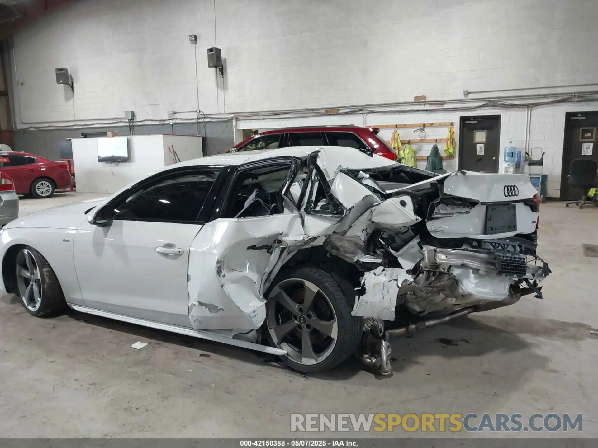 16 Photograph of a damaged car WAUEAAF41MA074690 AUDI A4 2021