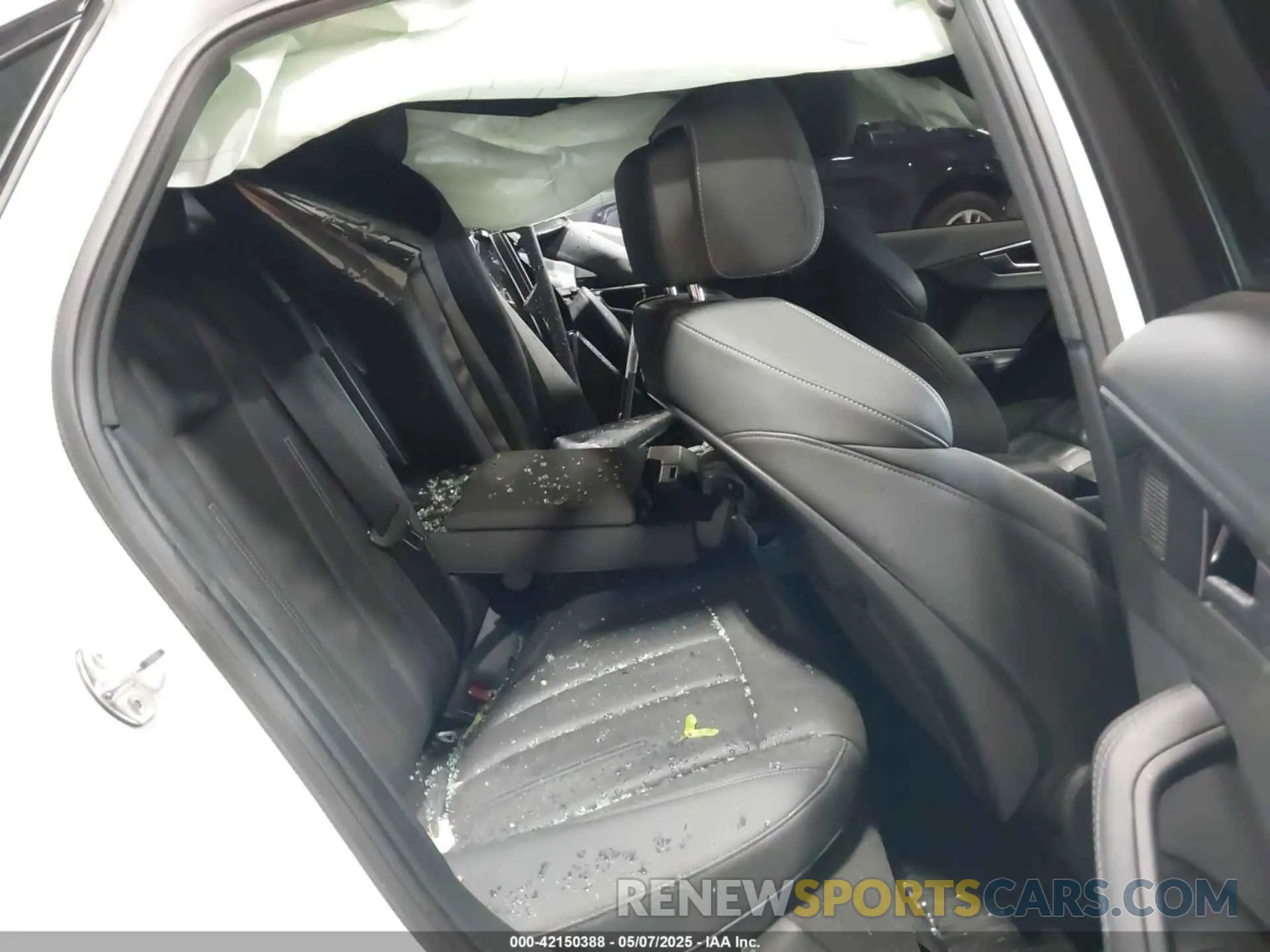 8 Photograph of a damaged car WAUEAAF41MA074690 AUDI A4 2021