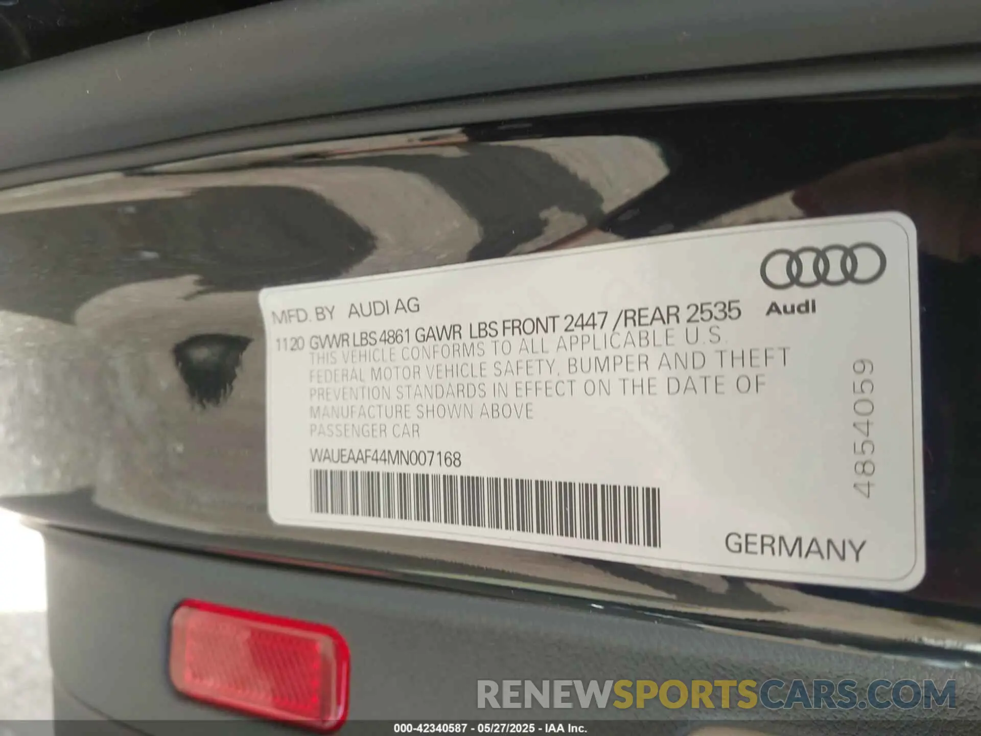 9 Photograph of a damaged car WAUEAAF44MN007168 AUDI A4 2021
