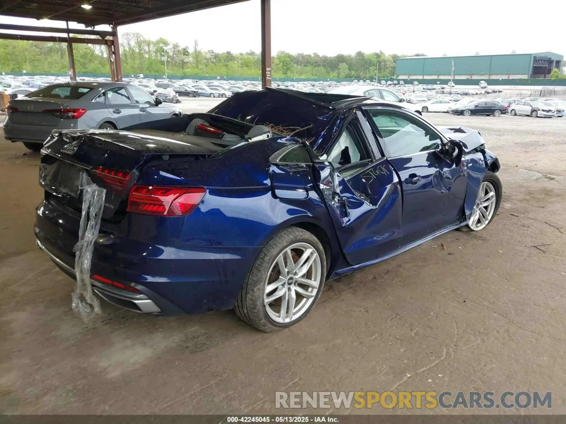 4 Photograph of a damaged car WAUEABF44MA086404 AUDI A4 2021