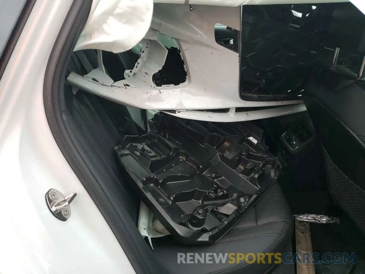 10 Photograph of a damaged car WAUEAAF42NN011432 AUDI A4 2022