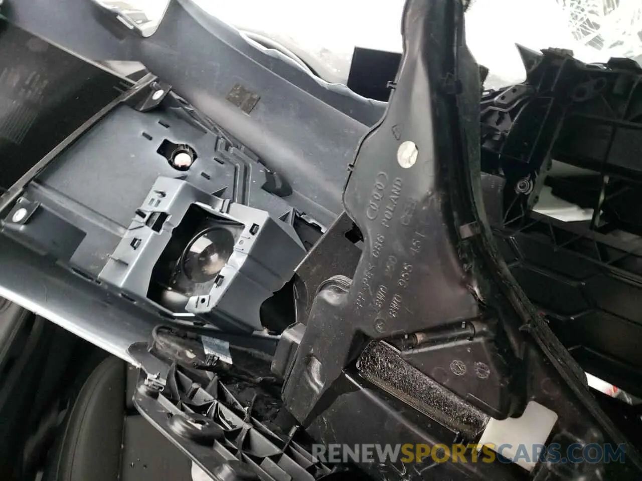 8 Photograph of a damaged car WAUEAAF42NN011432 AUDI A4 2022