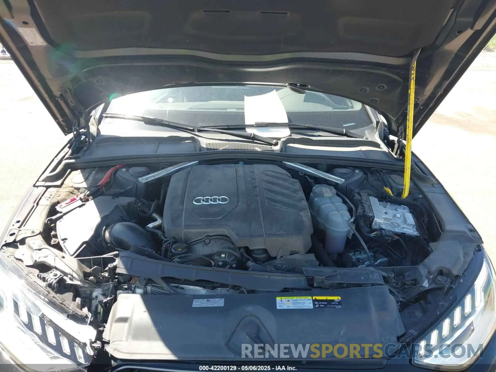 10 Photograph of a damaged car WAUEAAF44NN011772 AUDI A4 2022