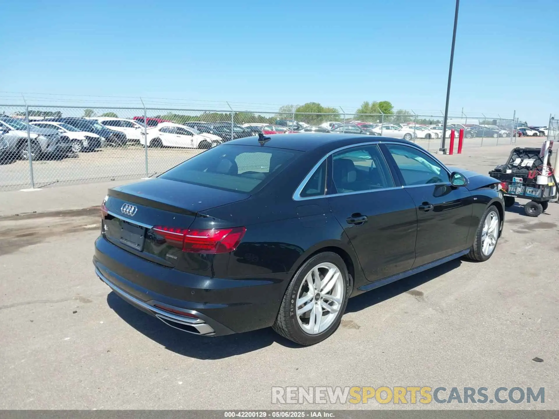 4 Photograph of a damaged car WAUEAAF44NN011772 AUDI A4 2022