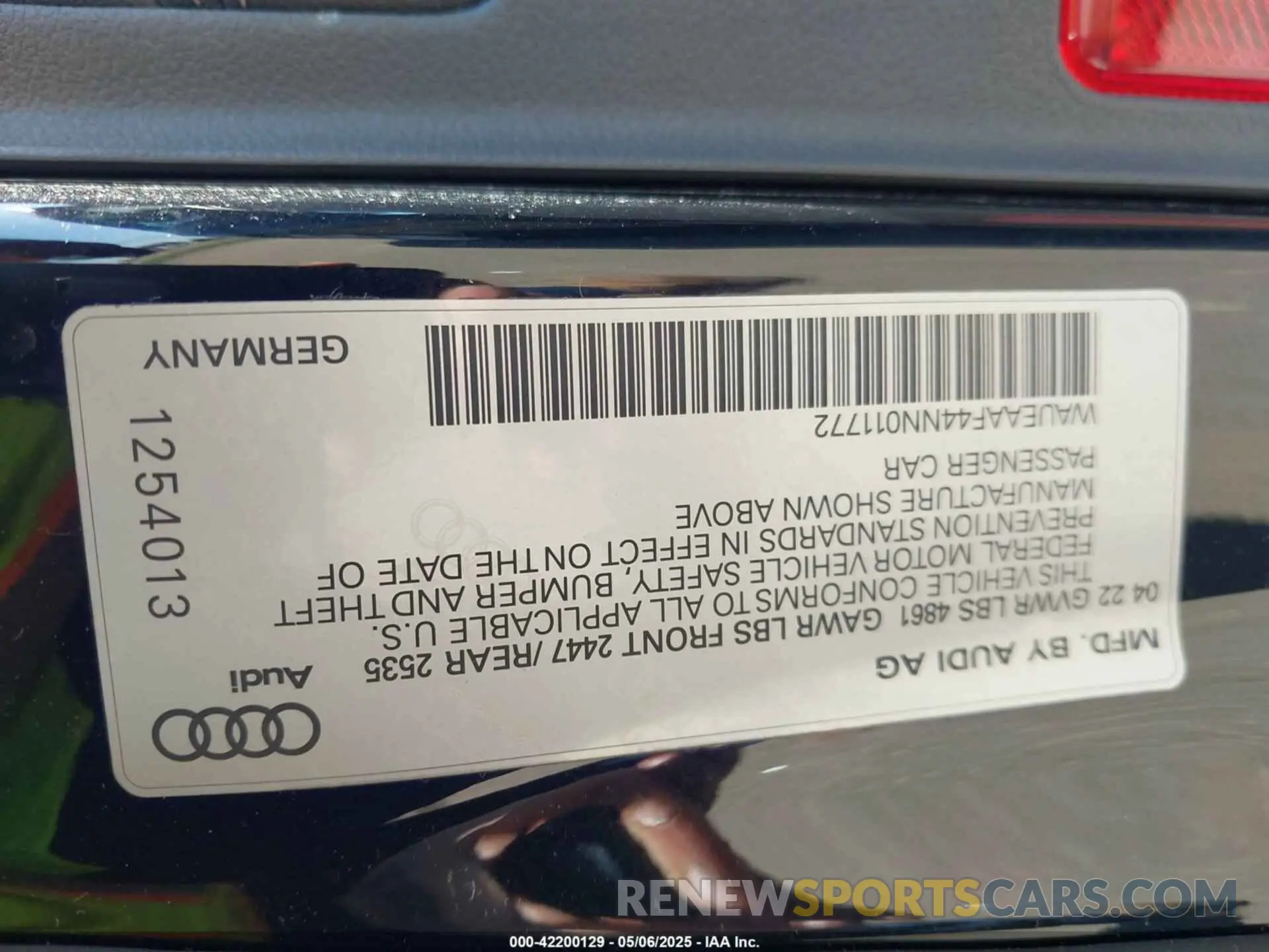 9 Photograph of a damaged car WAUEAAF44NN011772 AUDI A4 2022