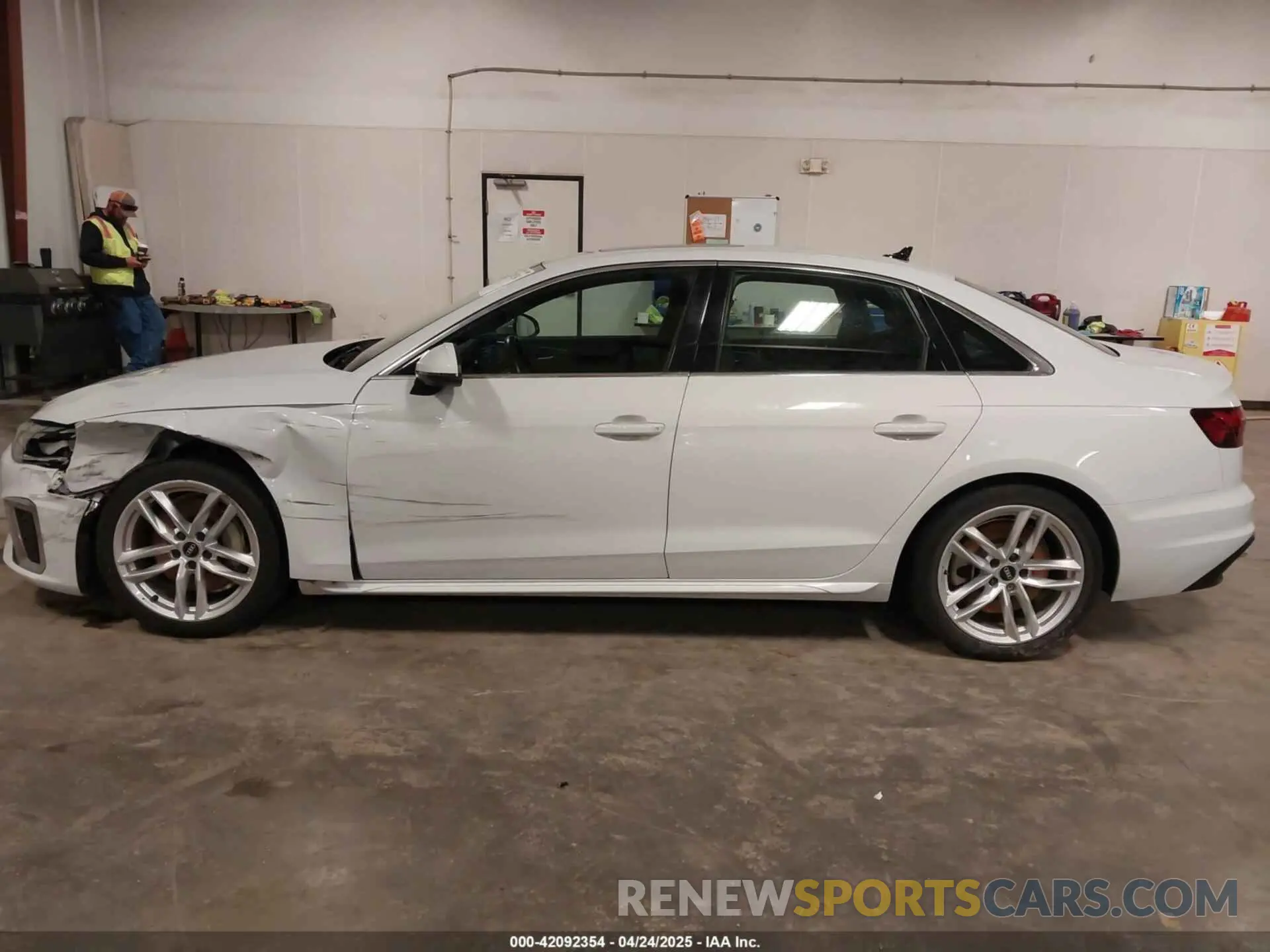 14 Photograph of a damaged car WAUEAAF44NN015059 AUDI A4 2022