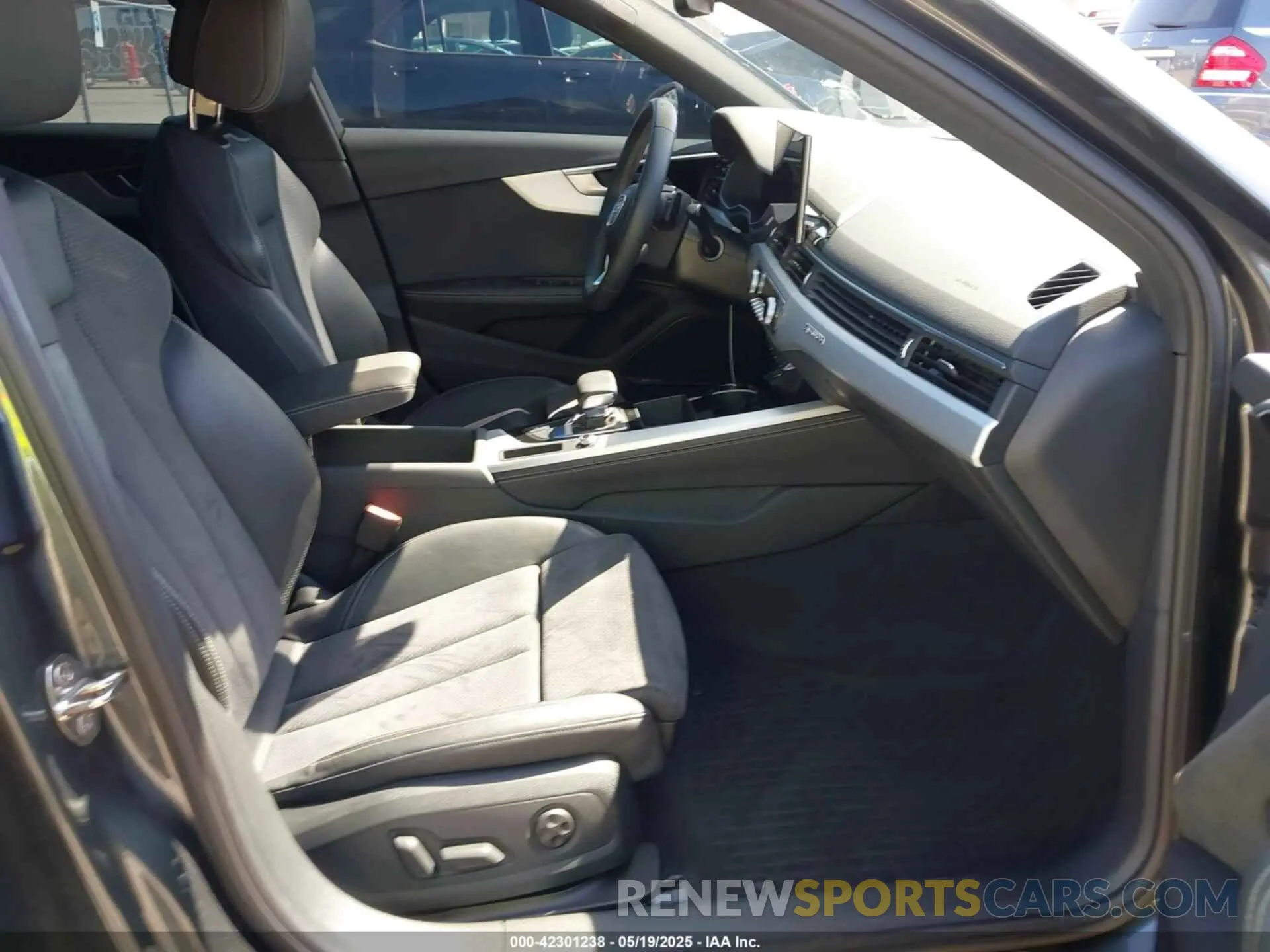 5 Photograph of a damaged car WAUEAAF47NN012401 AUDI A4 2022