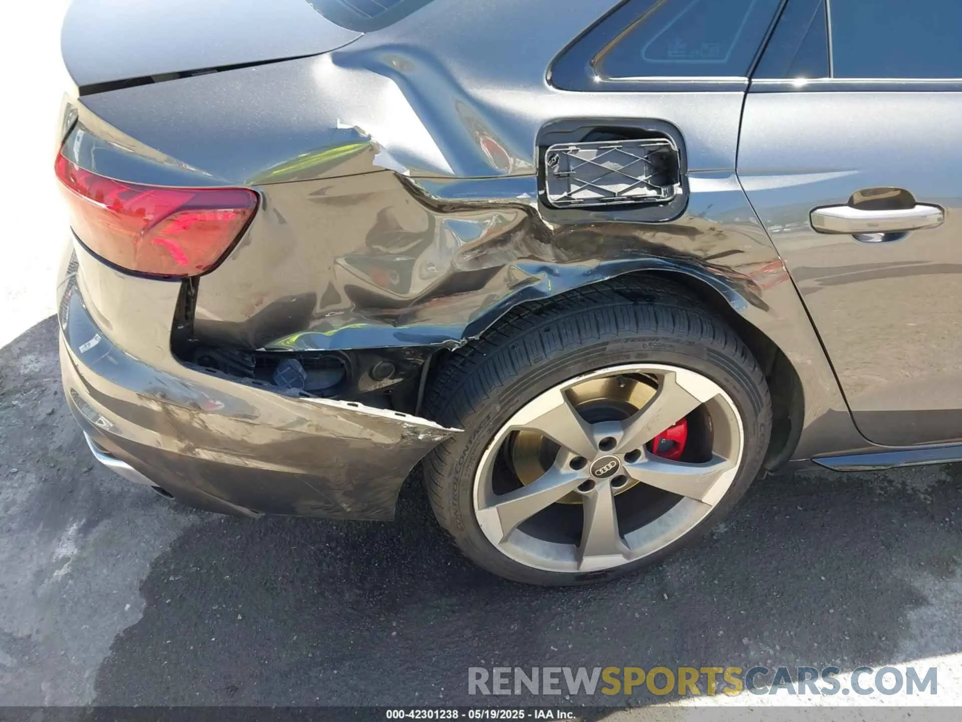 6 Photograph of a damaged car WAUEAAF47NN012401 AUDI A4 2022