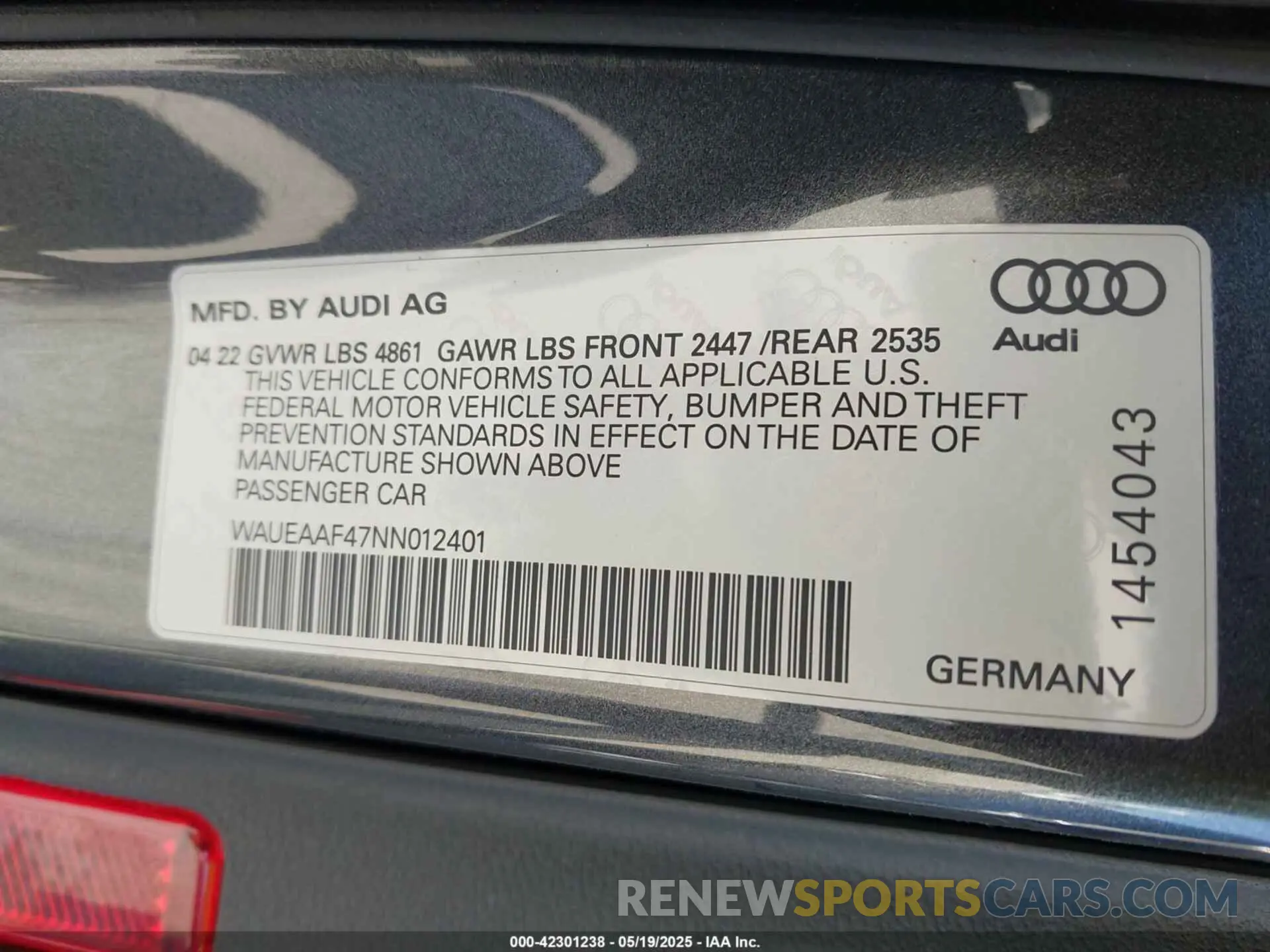 9 Photograph of a damaged car WAUEAAF47NN012401 AUDI A4 2022