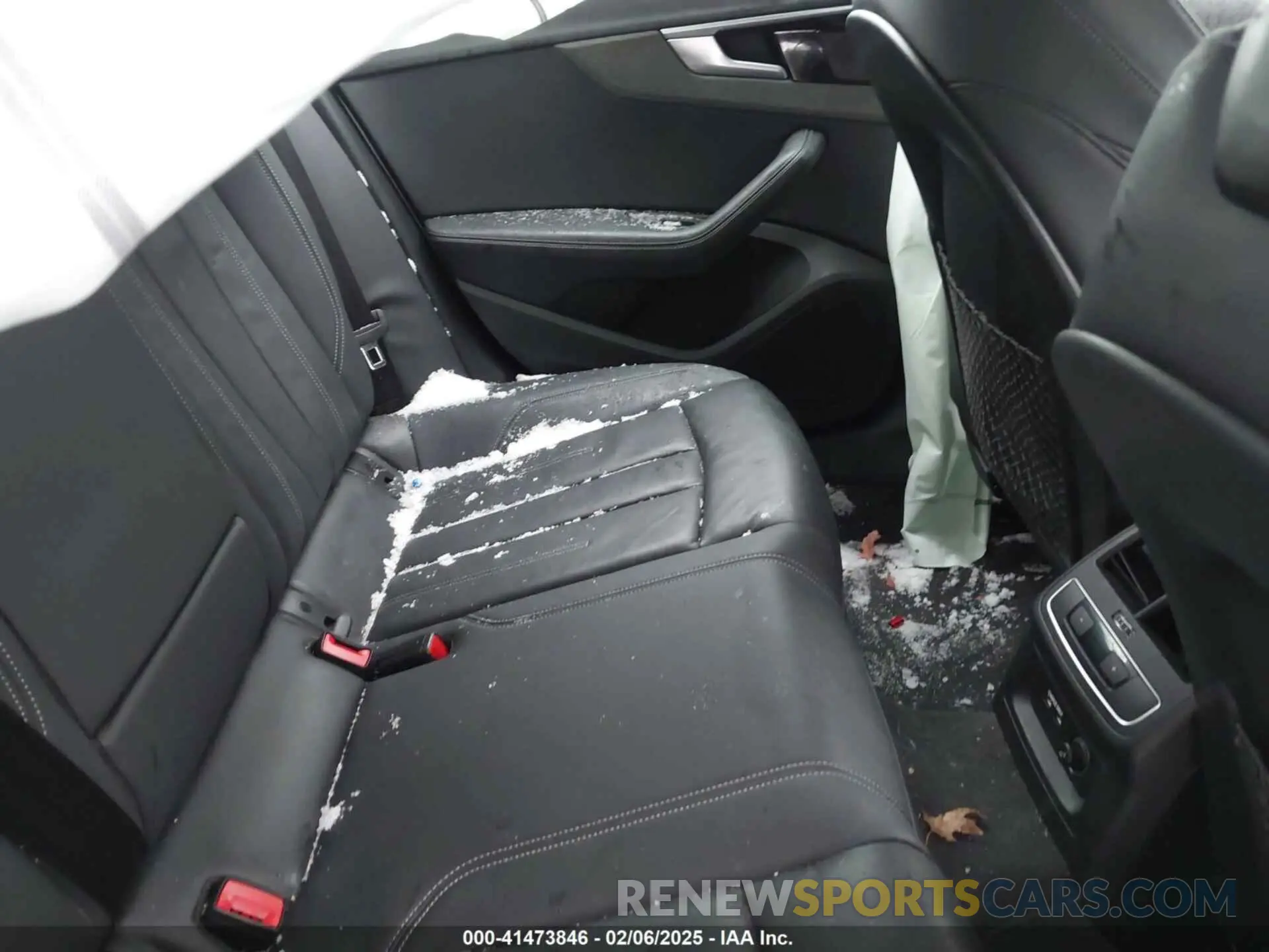 8 Photograph of a damaged car WAUEAAF48NN011774 AUDI A4 2022