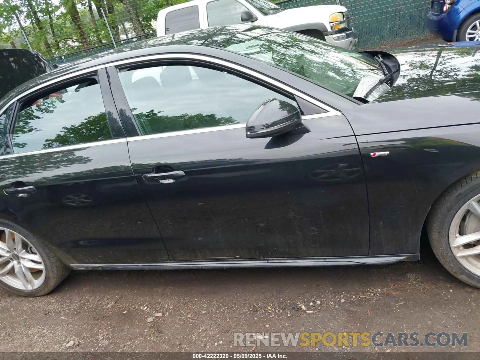 14 Photograph of a damaged car WAUEAAF47RN015613 AUDI A4 2024
