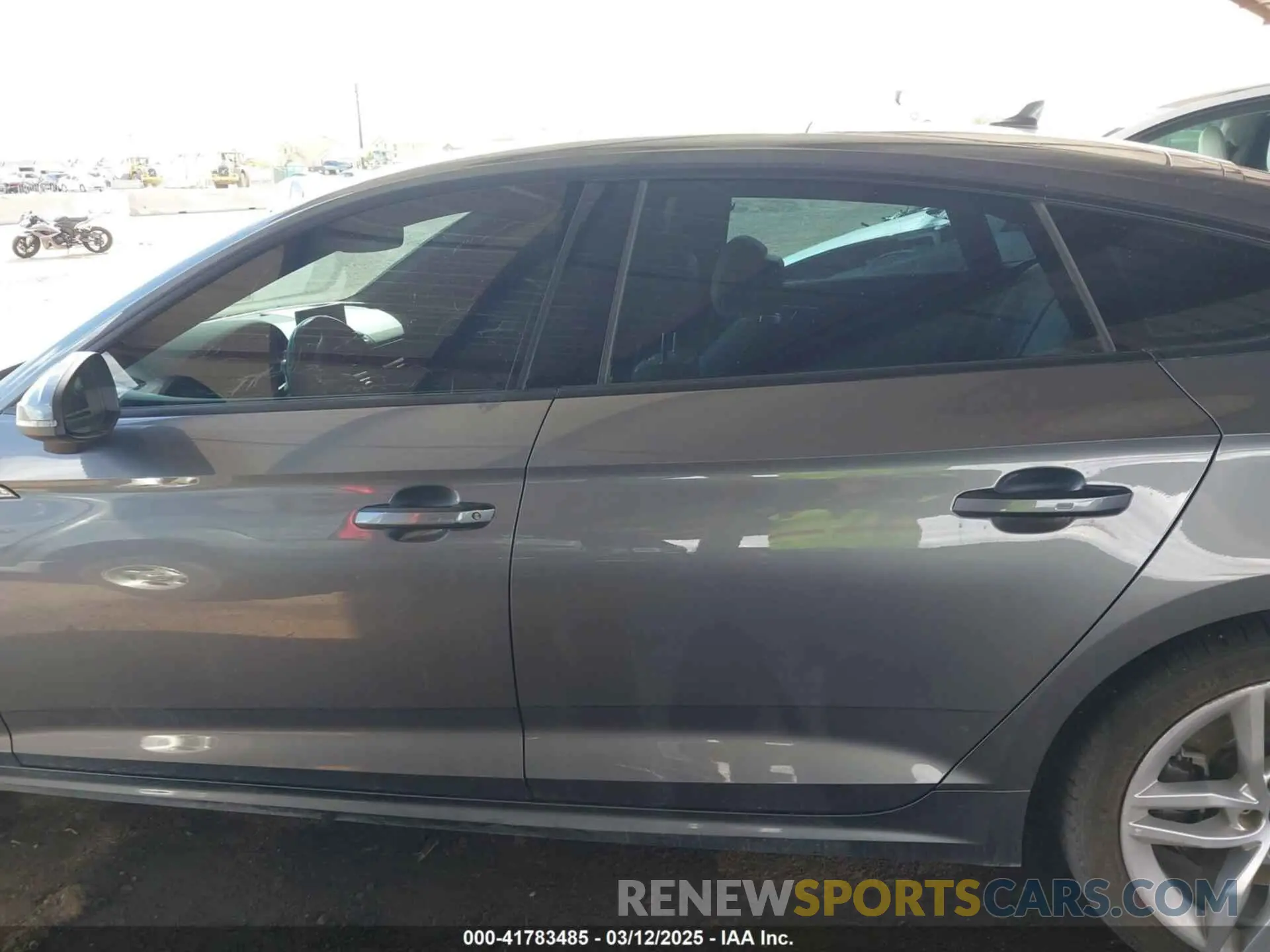 14 Photograph of a damaged car WAUANCF51KA060972 AUDI A5 2019