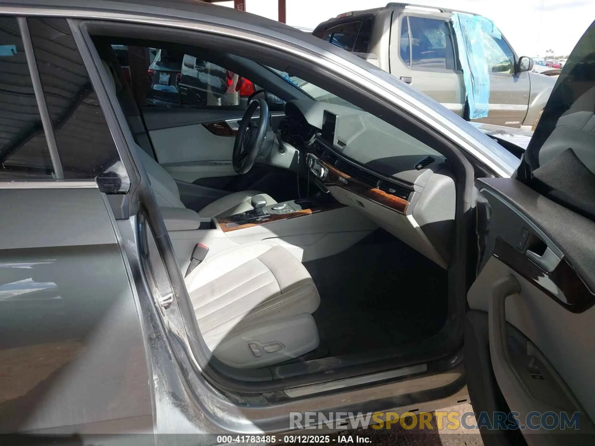 5 Photograph of a damaged car WAUANCF51KA060972 AUDI A5 2019