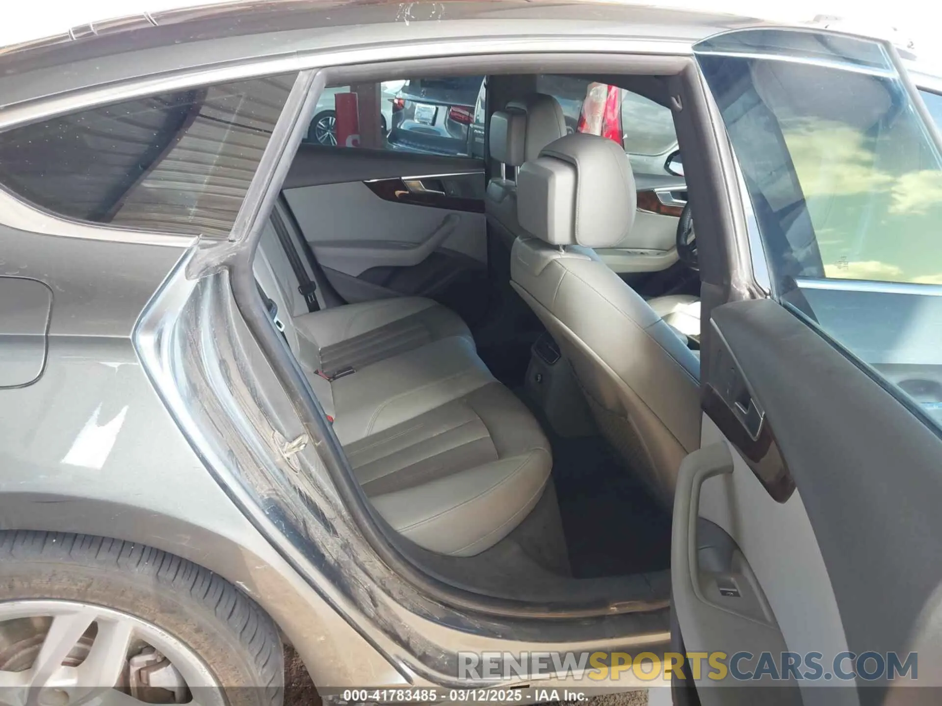 8 Photograph of a damaged car WAUANCF51KA060972 AUDI A5 2019