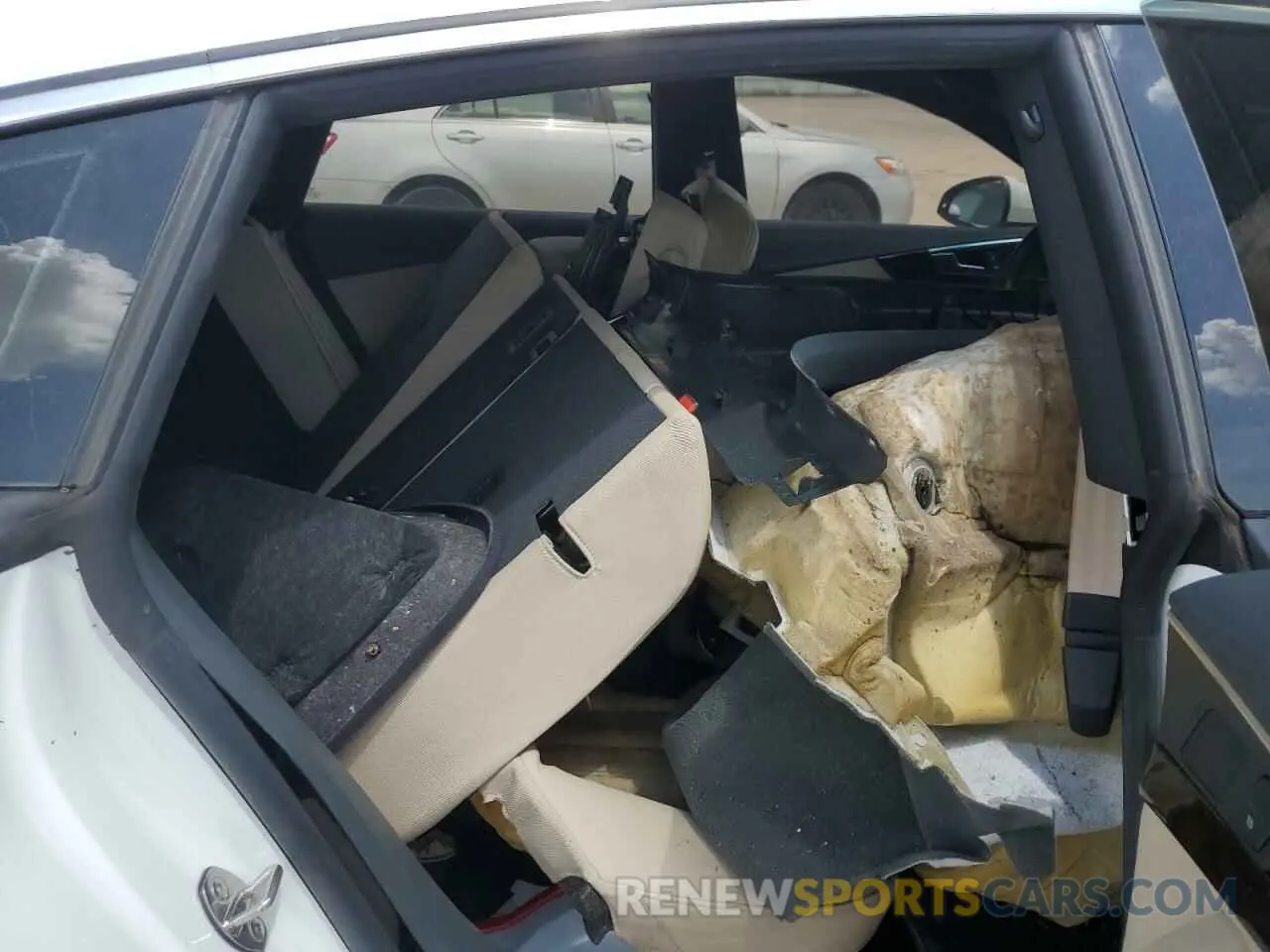 10 Photograph of a damaged car WAUANCF54KA059489 AUDI A5 2019