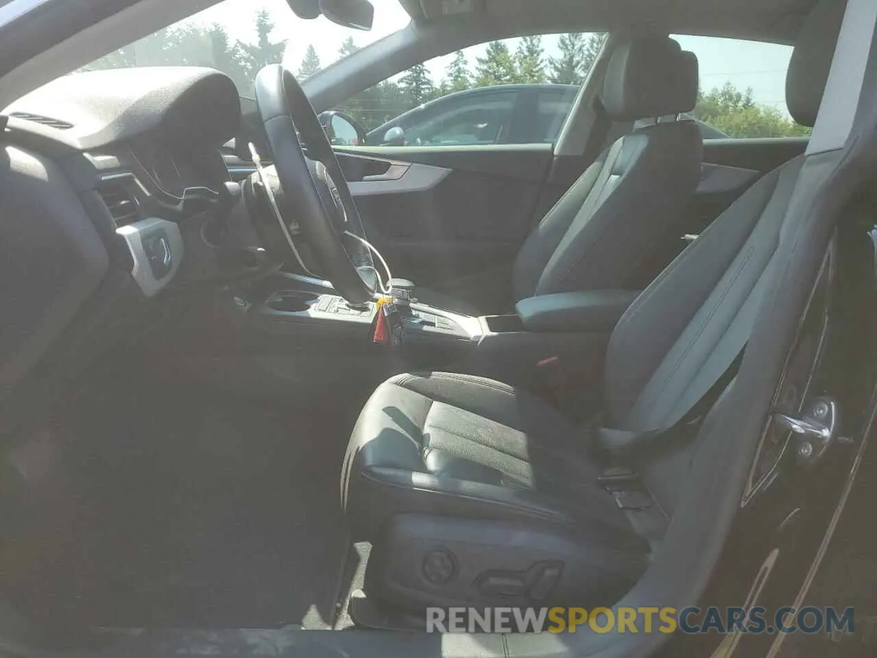 7 Photograph of a damaged car WAUANCF54KA078608 AUDI A5 2019