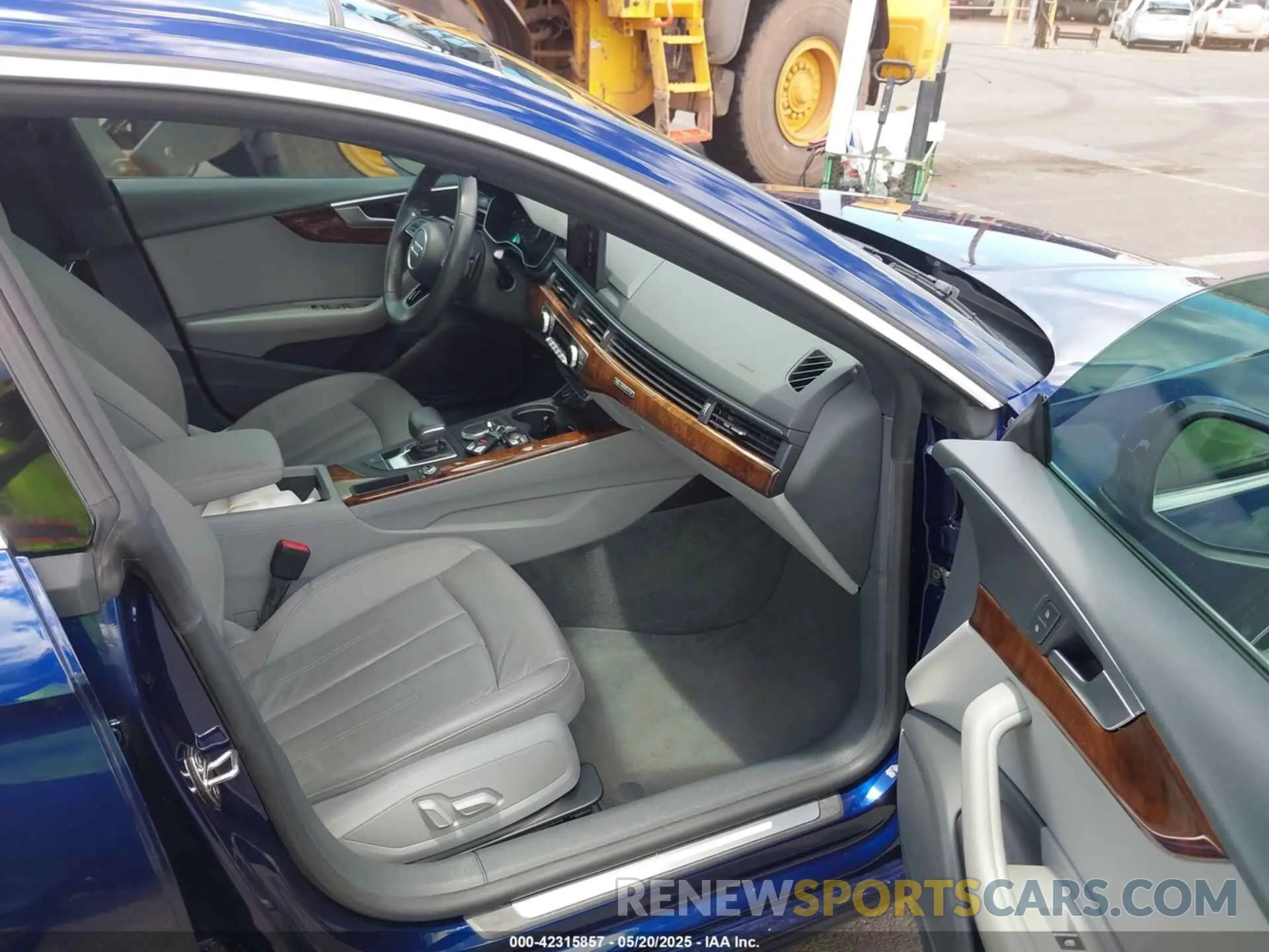5 Photograph of a damaged car WAUANCF54KA080147 AUDI A5 2019