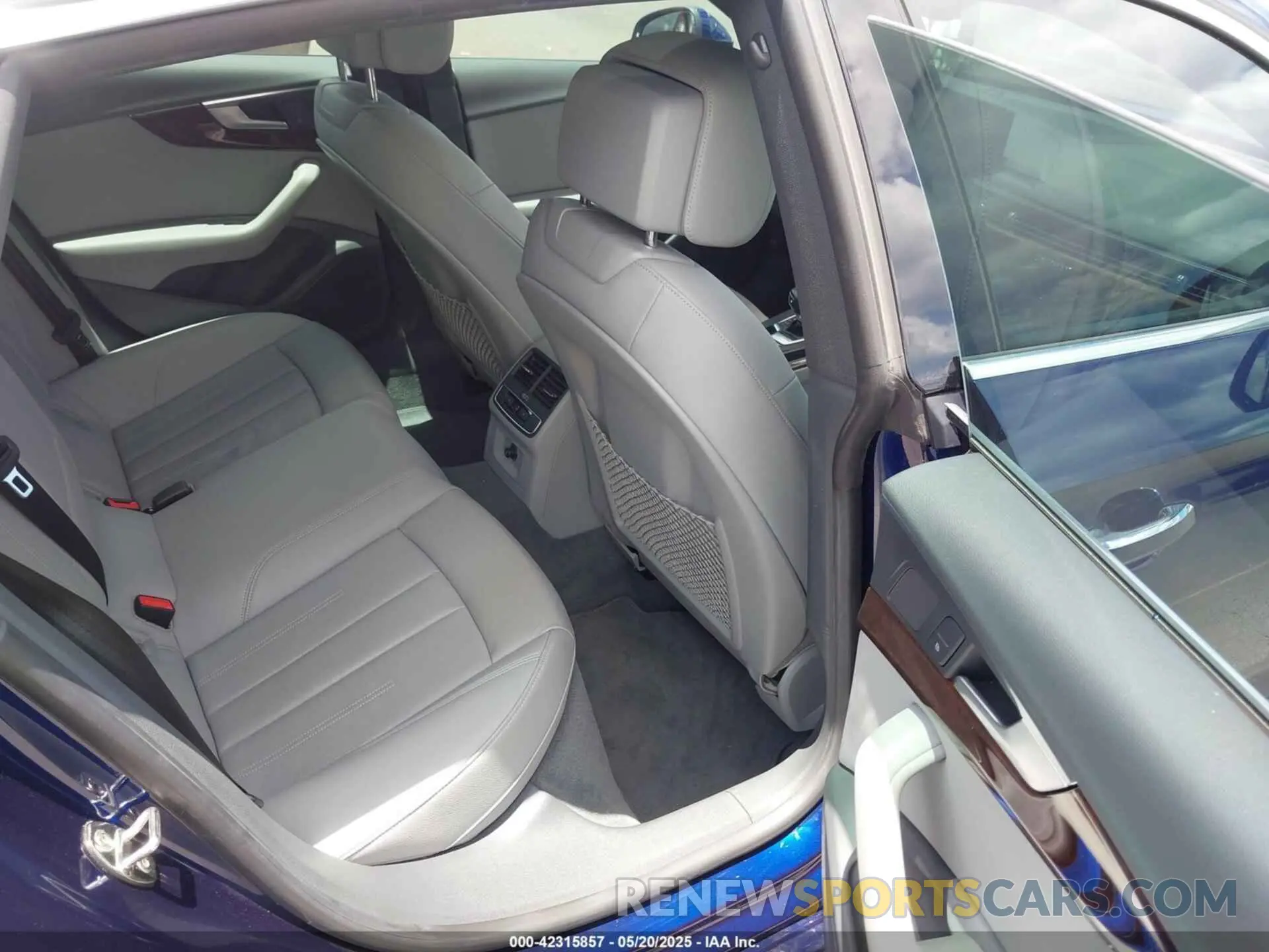 8 Photograph of a damaged car WAUANCF54KA080147 AUDI A5 2019
