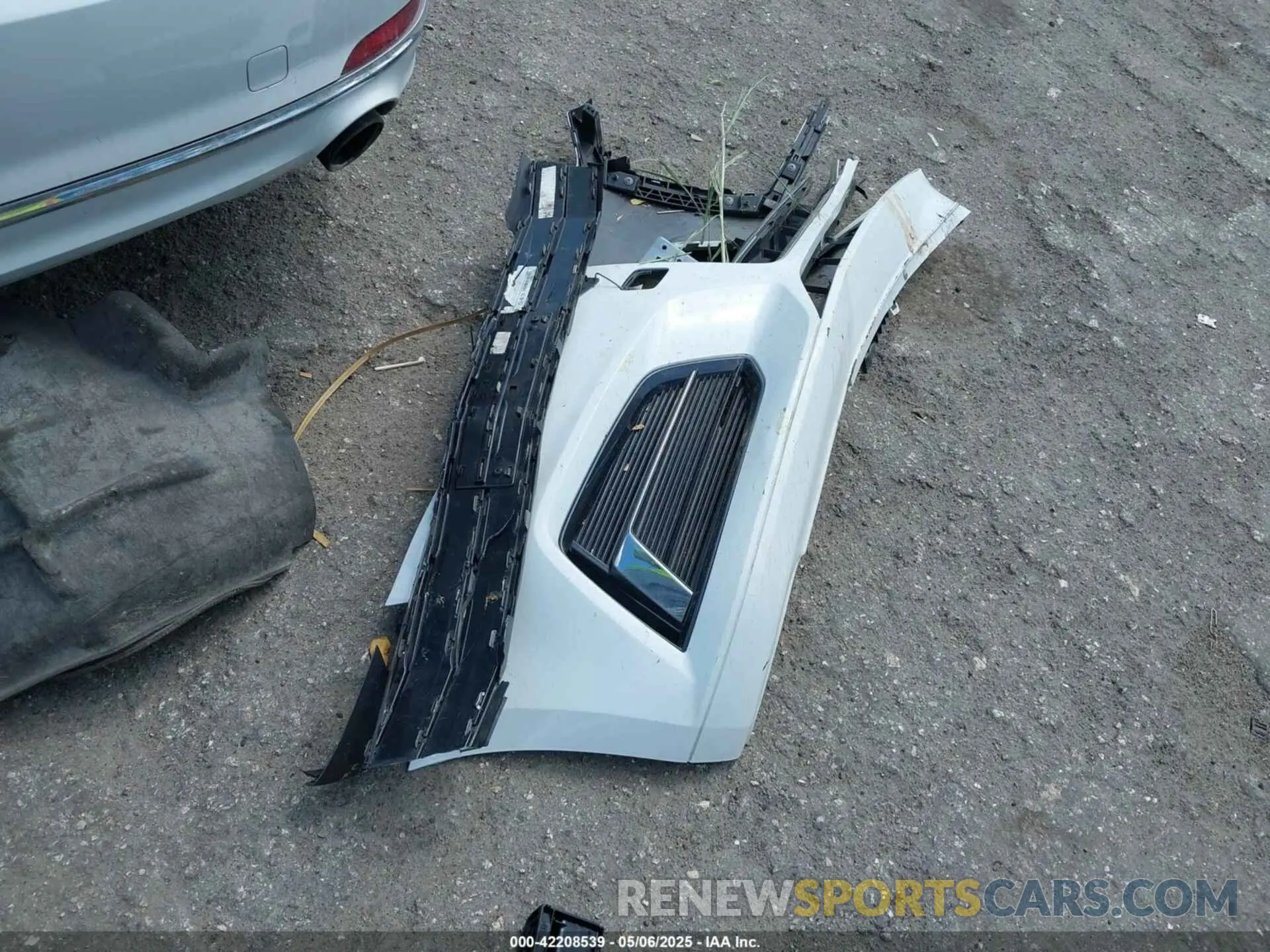 12 Photograph of a damaged car WAUANCF56KA080411 AUDI A5 2019