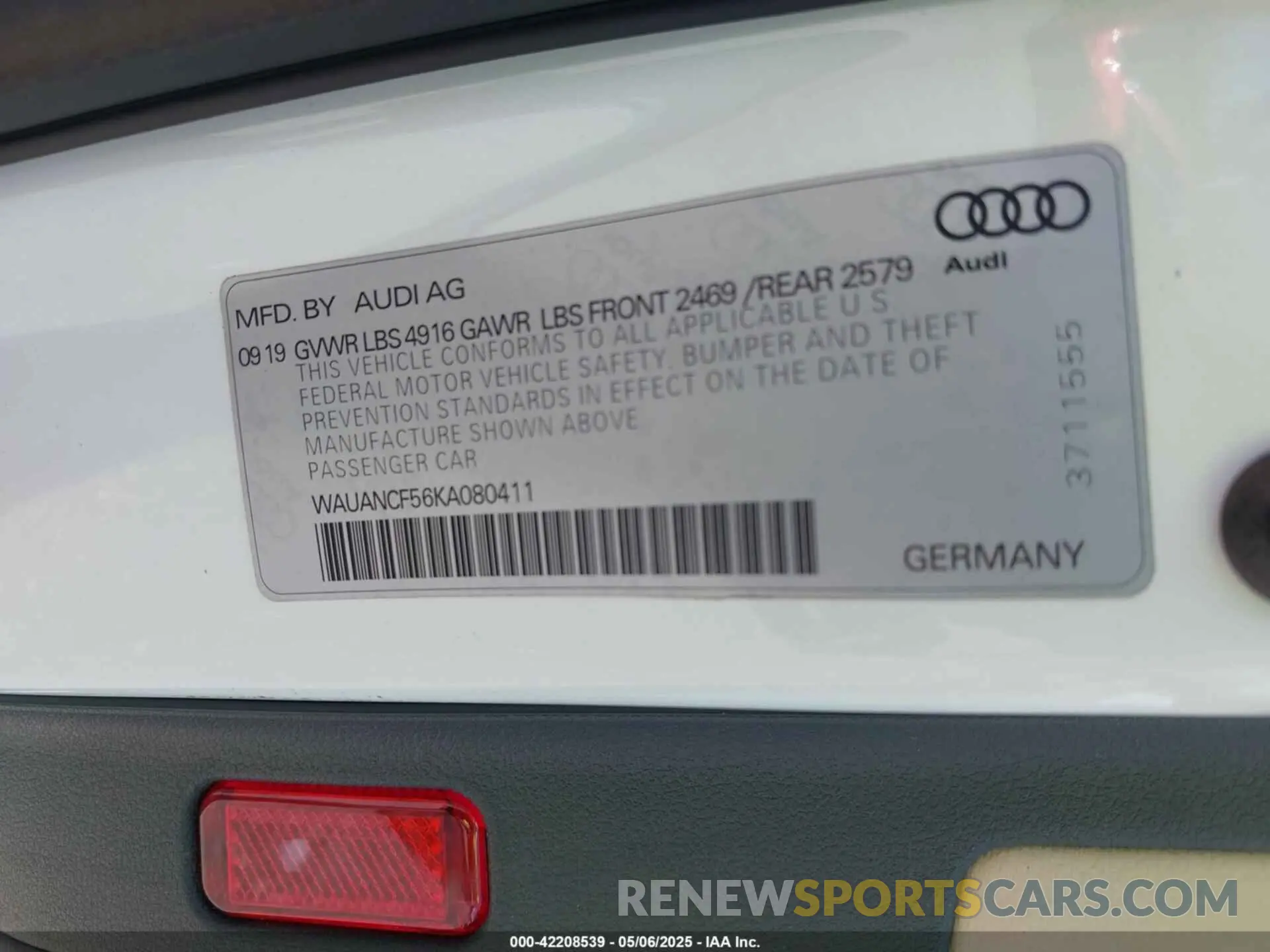 9 Photograph of a damaged car WAUANCF56KA080411 AUDI A5 2019
