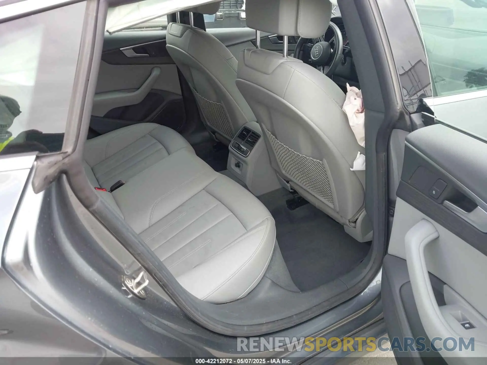 8 Photograph of a damaged car WAUANCF58KA084492 AUDI A5 2019