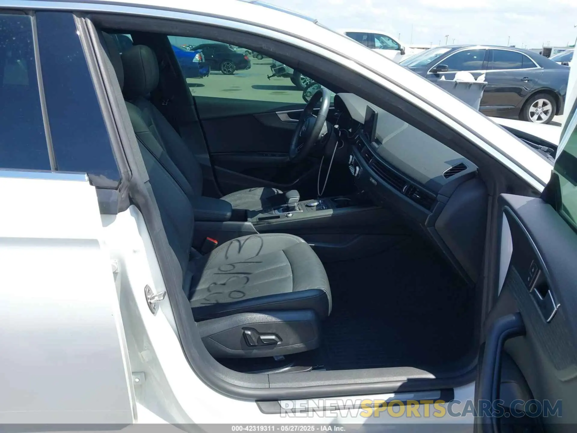 5 Photograph of a damaged car WAUANCF5XKA068987 AUDI A5 2019