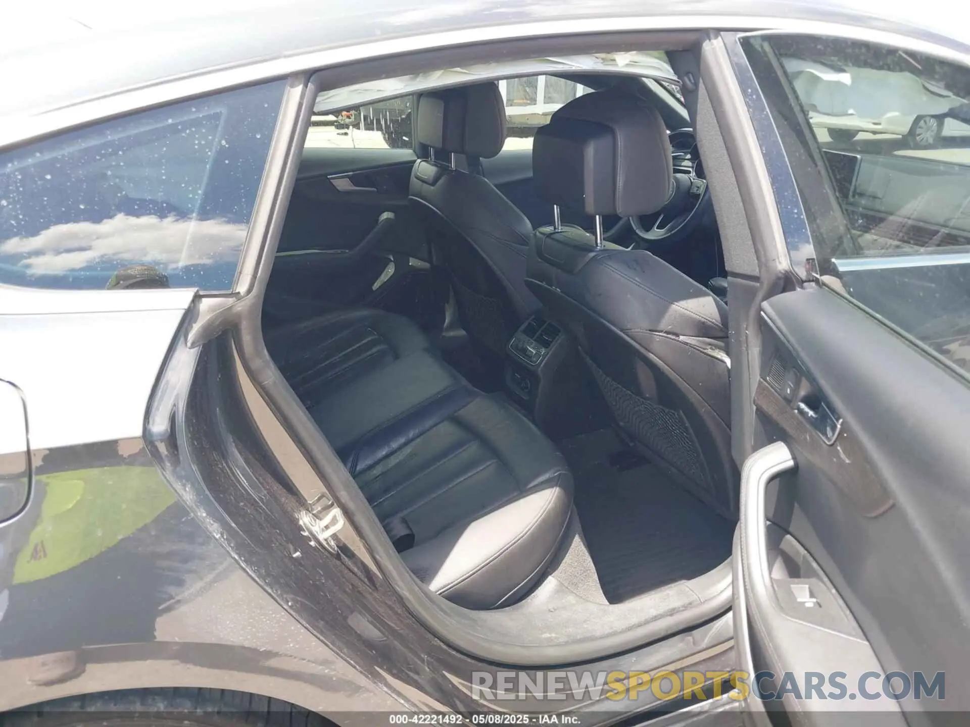 8 Photograph of a damaged car WAUENCF51KA008467 AUDI A5 2019