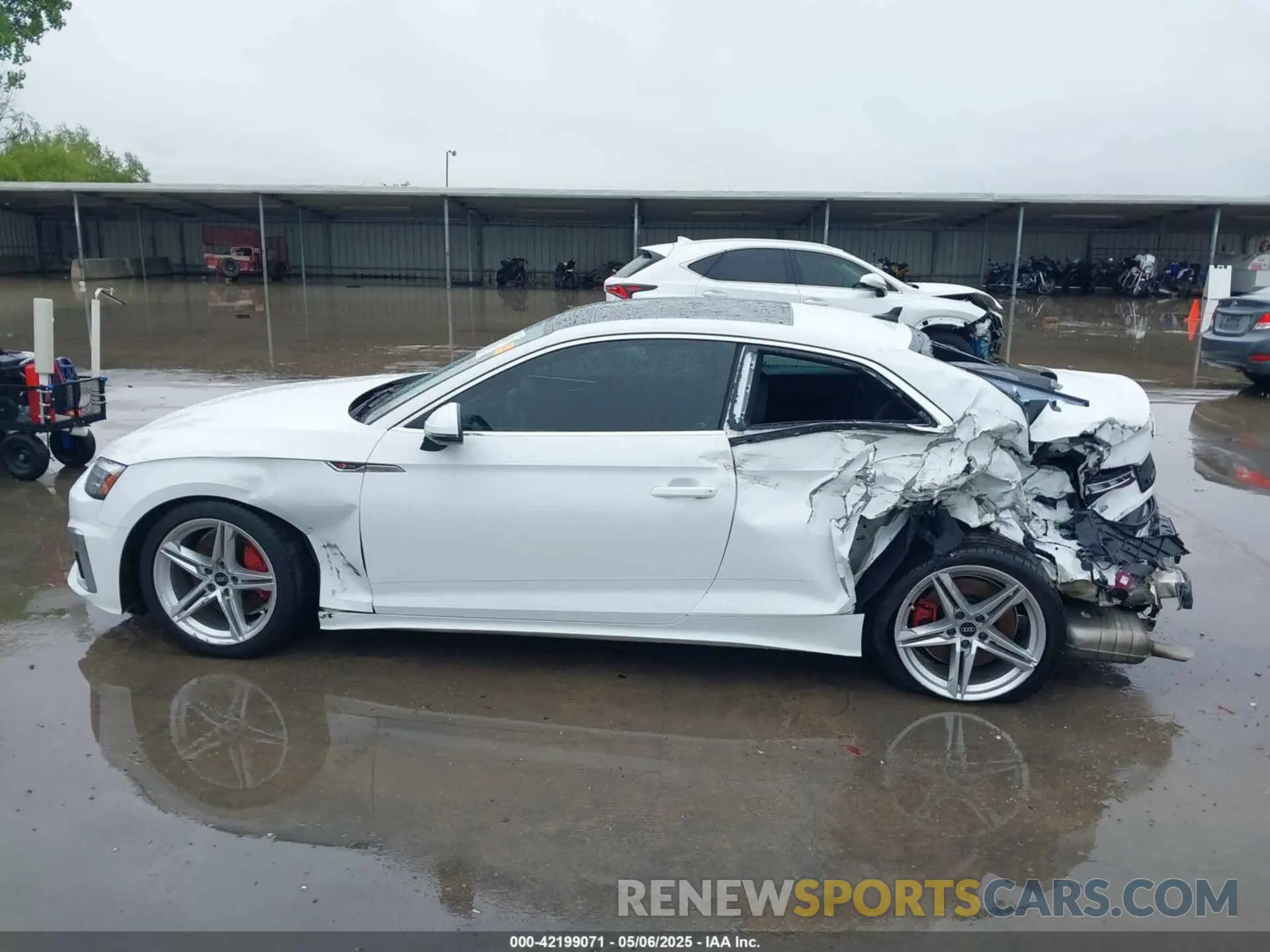 14 Photograph of a damaged car WAUSAAF52NA031196 AUDI A5 2022