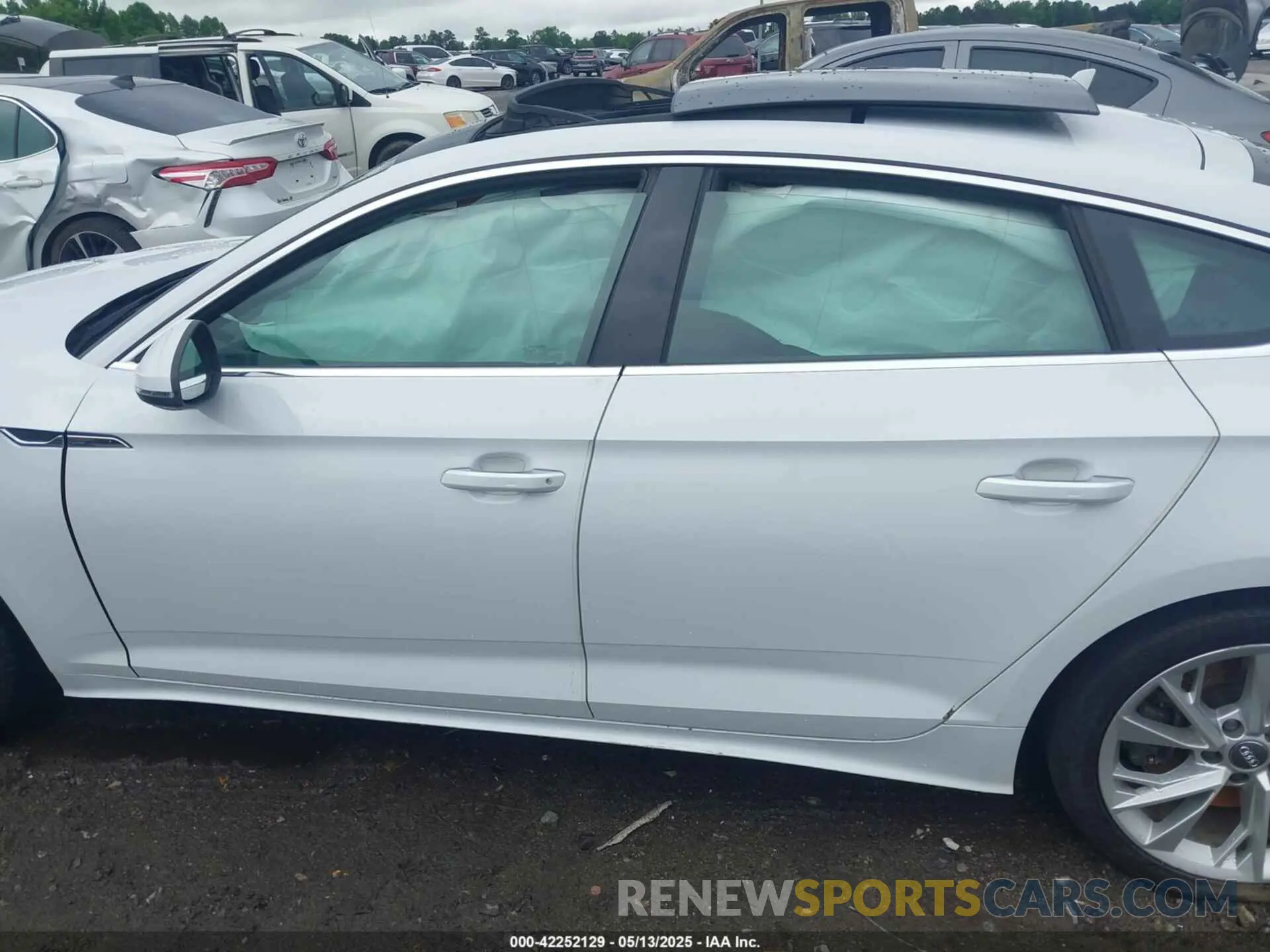 14 Photograph of a damaged car WAUCNCF51LA003763 AUDI A5 SPORTBACK 2020