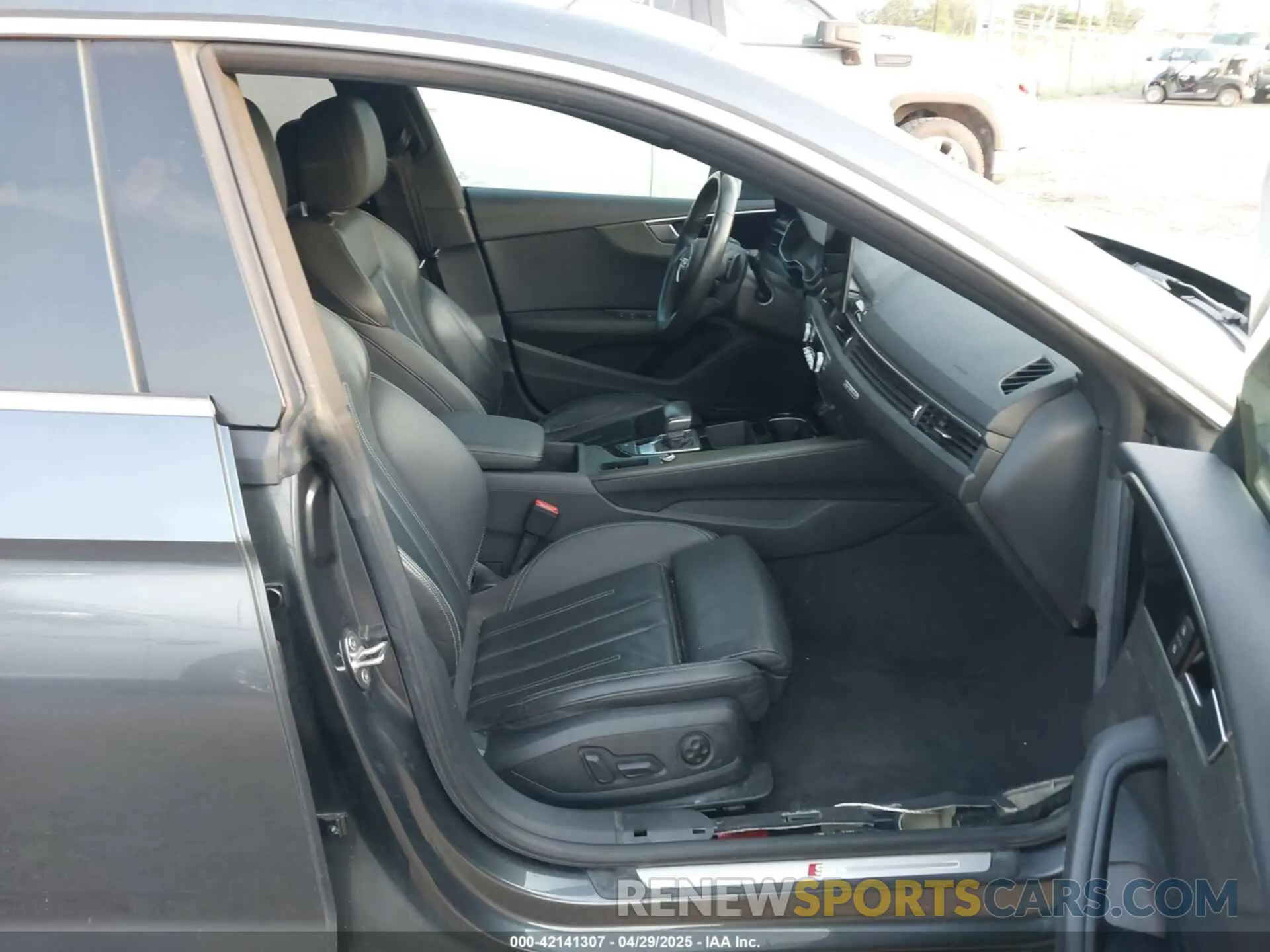 5 Photograph of a damaged car WAUDACF54MA057382 AUDI A5 SPORTBACK 2021