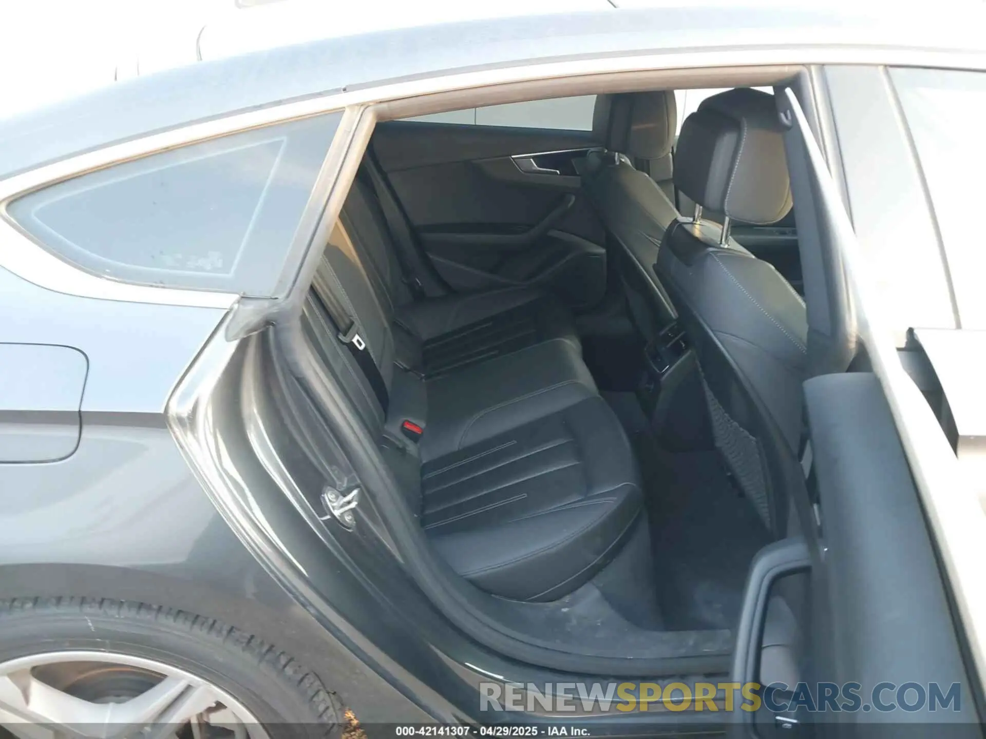8 Photograph of a damaged car WAUDACF54MA057382 AUDI A5 SPORTBACK 2021