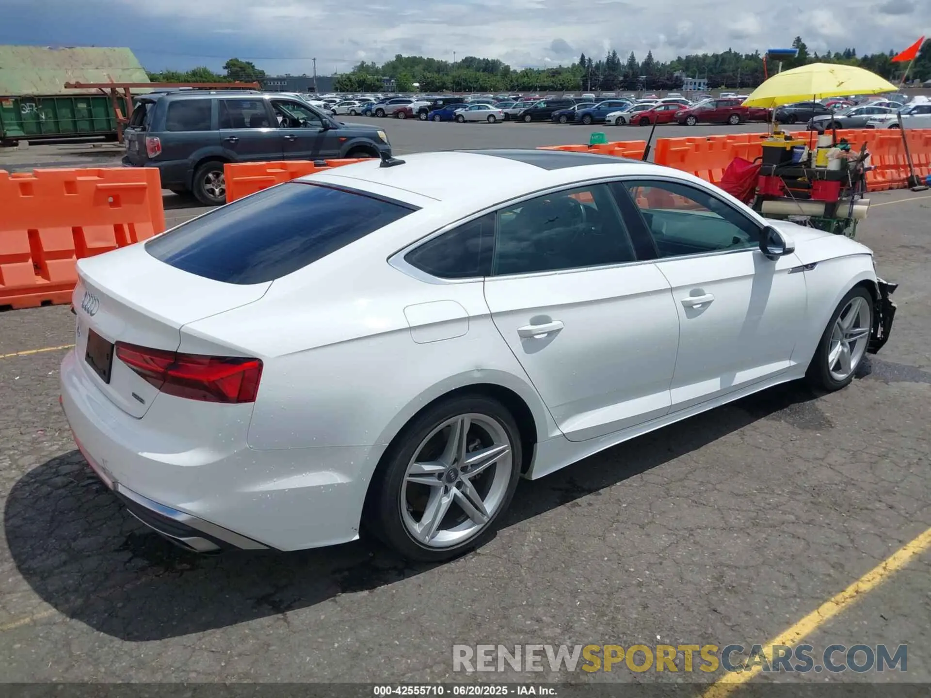 4 Photograph of a damaged car WAUDACF55MA020955 AUDI A5 SPORTBACK 2021