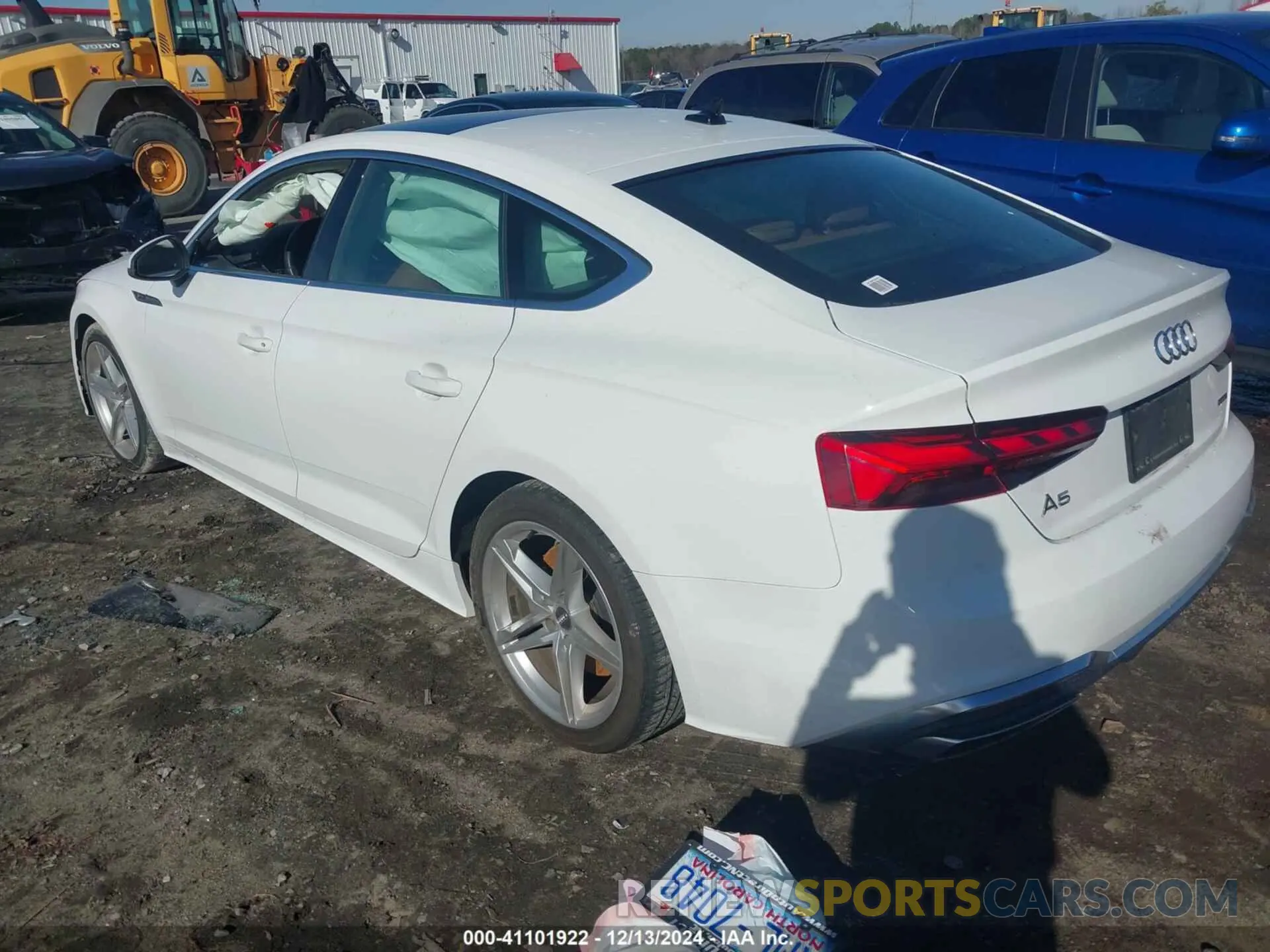 3 Photograph of a damaged car WAUDACF57MA015997 AUDI A5 SPORTBACK 2021